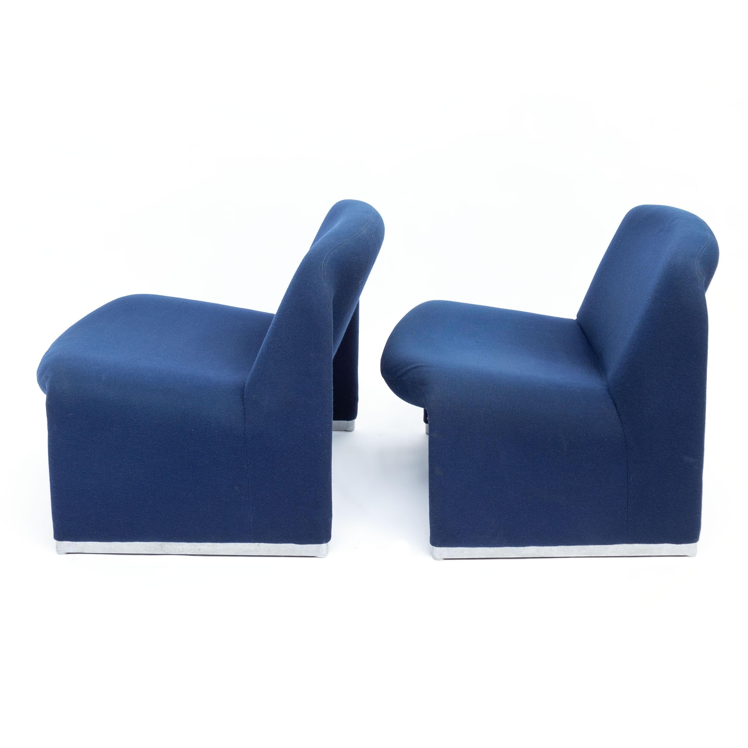 Alky chair designed by Giancarlo Piretti for Castelli. Very comfortable, in original blue Van Der Ploeg fabric. Its organic shape ensures a great comfort for a rather small chair! Two available, sold per item.

 