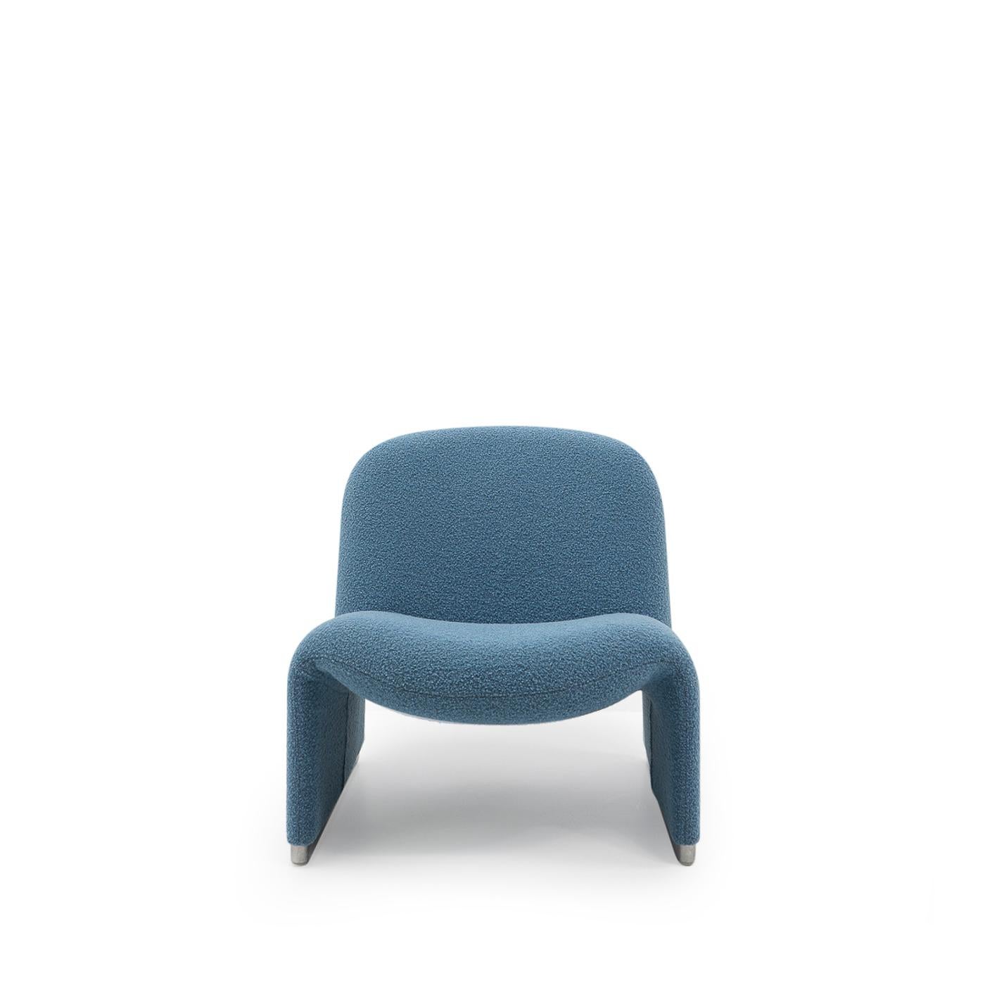Beautifully restored “Alky” lounge chair produced by Artifort and designed by Giancarlo Piretti (also known for the Plia and Plona chairs).

The Alky chair was conceptualized in 1968 and has seen lately renewed interest due to its easy integration