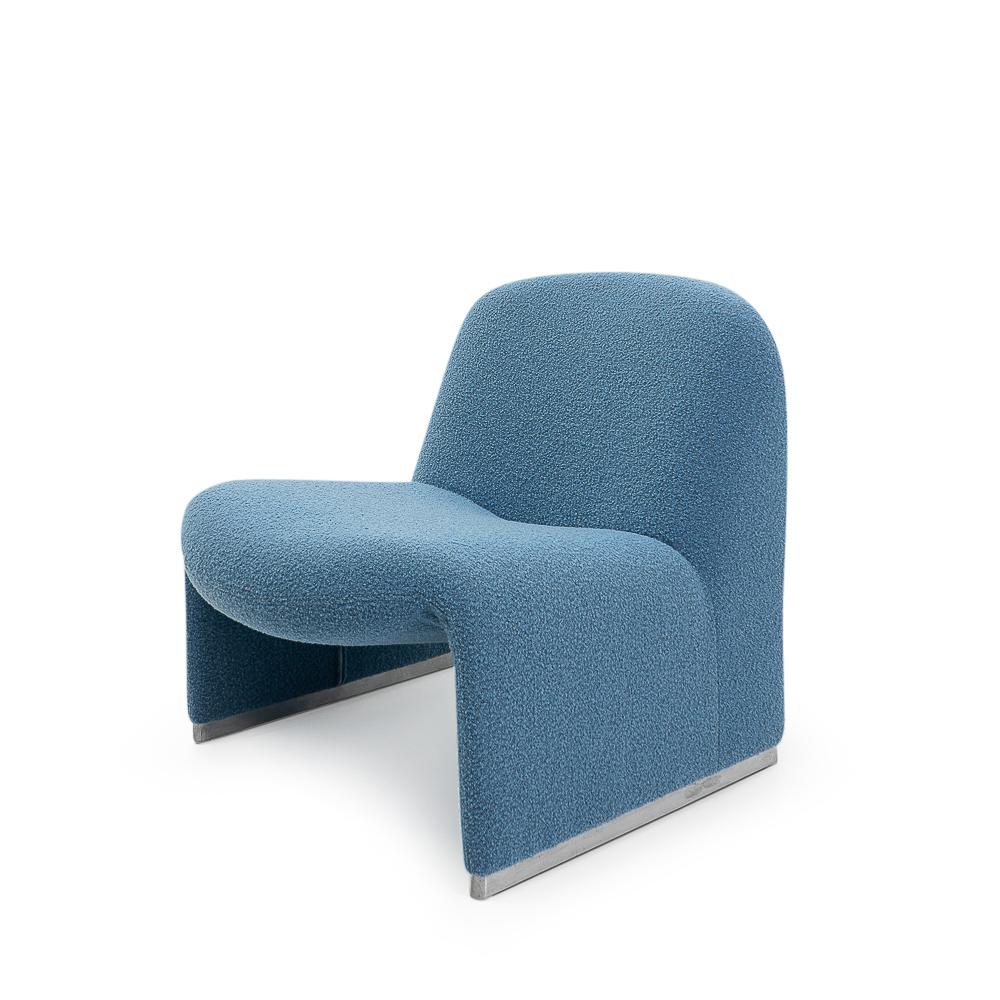 Beautifully restored “Alky” lounge chair produced by either Castelli or Artifort and designed by Giancarlo Piretti (also known for the Plia and Plona chairs).
The Alky chair was conceptualized in 1968 and has seen lately renewed interest due to its