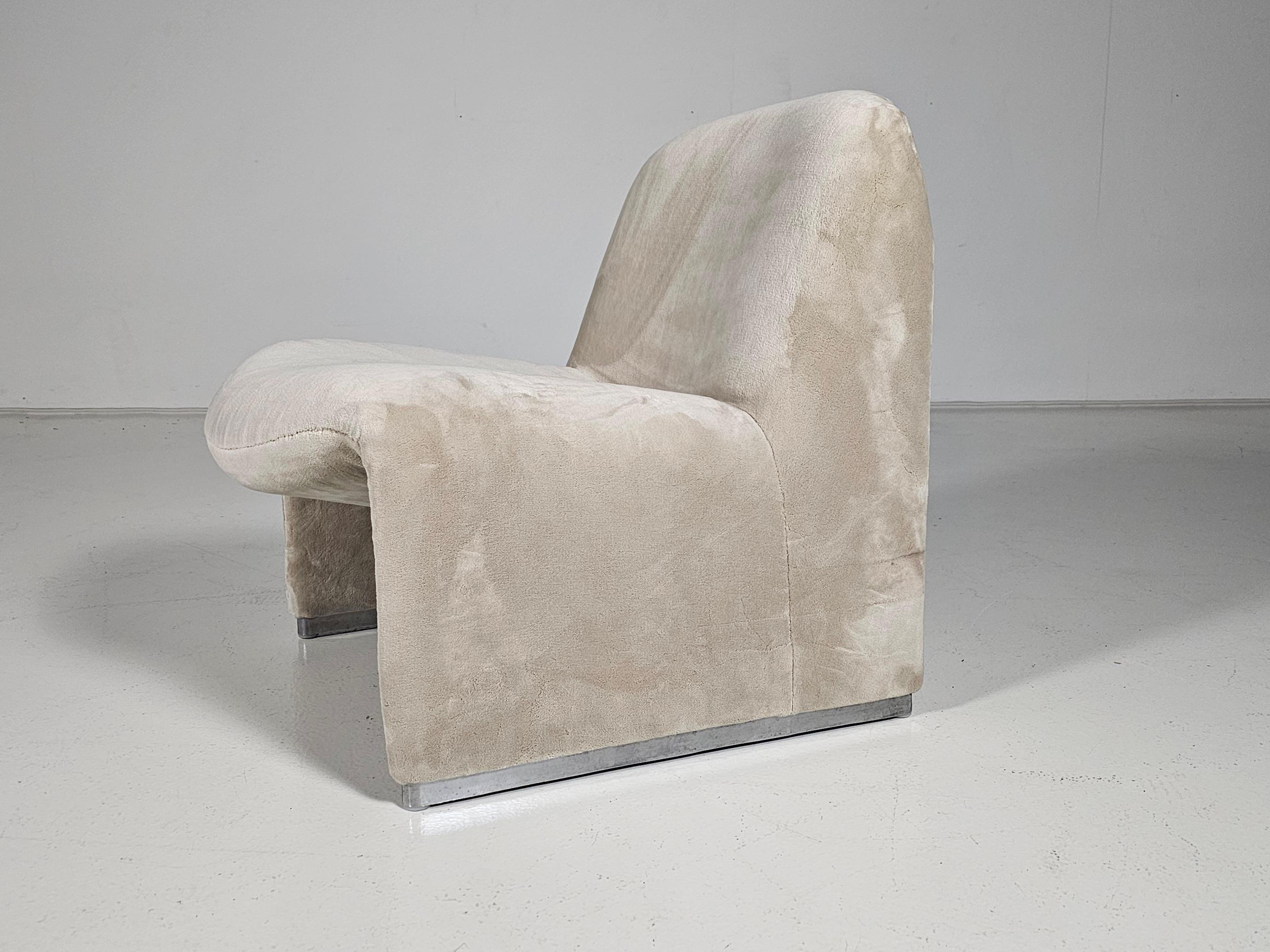 Alky Stuhl aus beigem Teddy-Stoff, Giancarlo Piretti für Anonima Castelli, 1970er Jahre (Ende des 20. Jahrhunderts) im Angebot