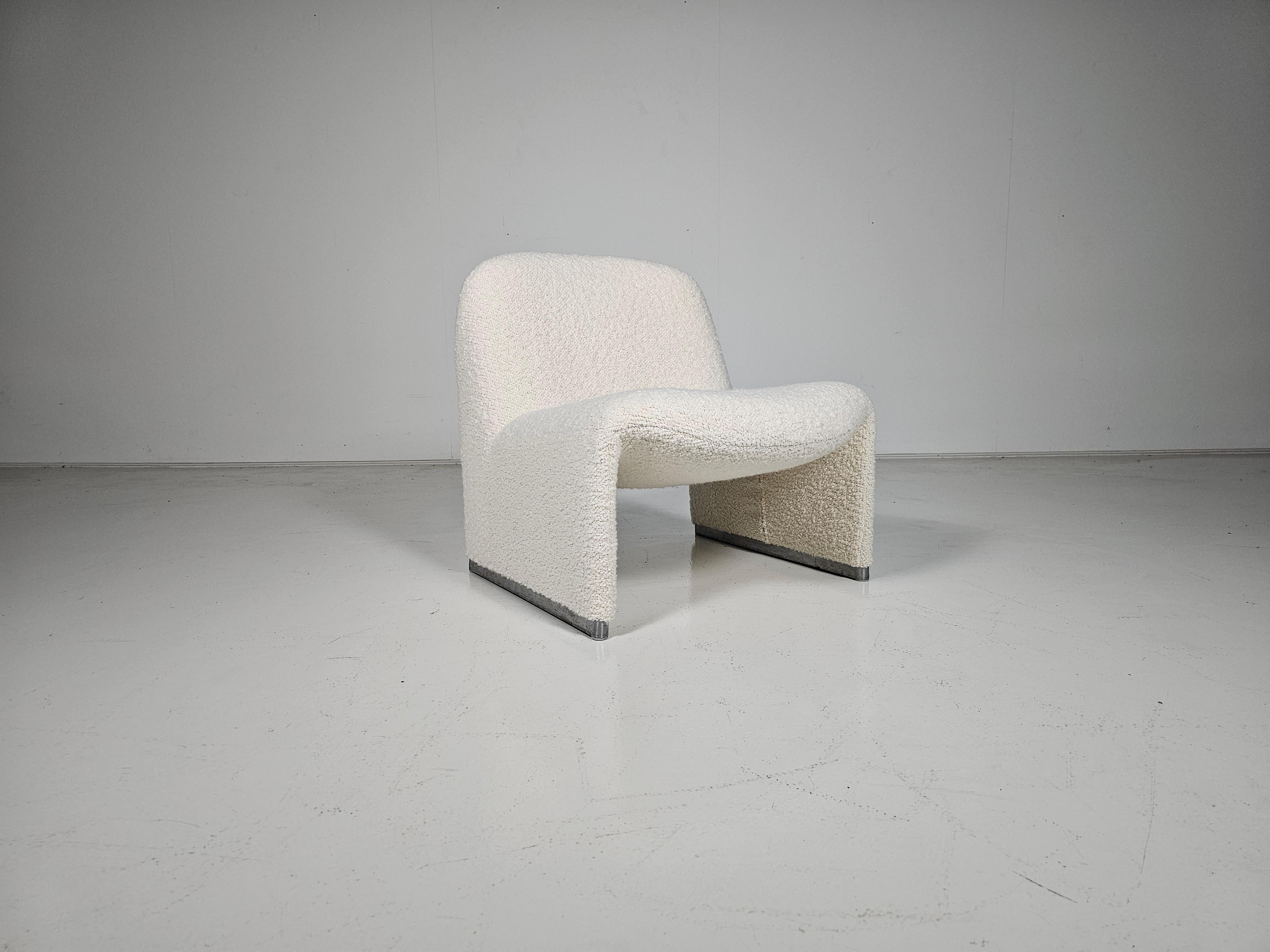 Giancarlo Piretti designed the lounge “Alky” chair. Reupholstered in a high-end boucle. Aluminum frame and polished chrome footrests. Beautiful organic curves are reminiscent of Pierre Paulin designs. Produced by Castelli and Artifort, 1970.