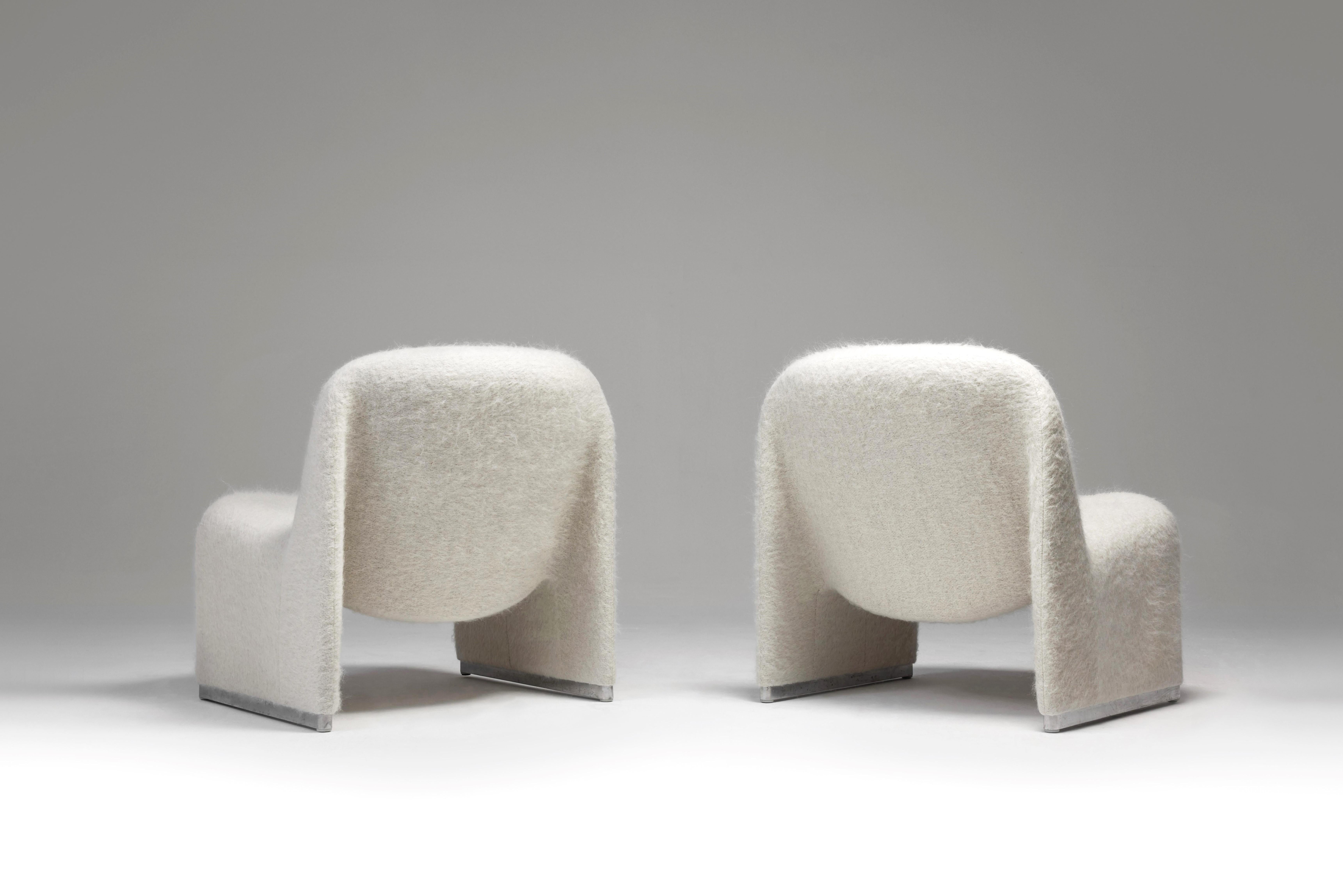Dutch Alky Chairs by Giancarlo Piretti for Artifort in Pierre Frey, 1970s, Set of 2 For Sale