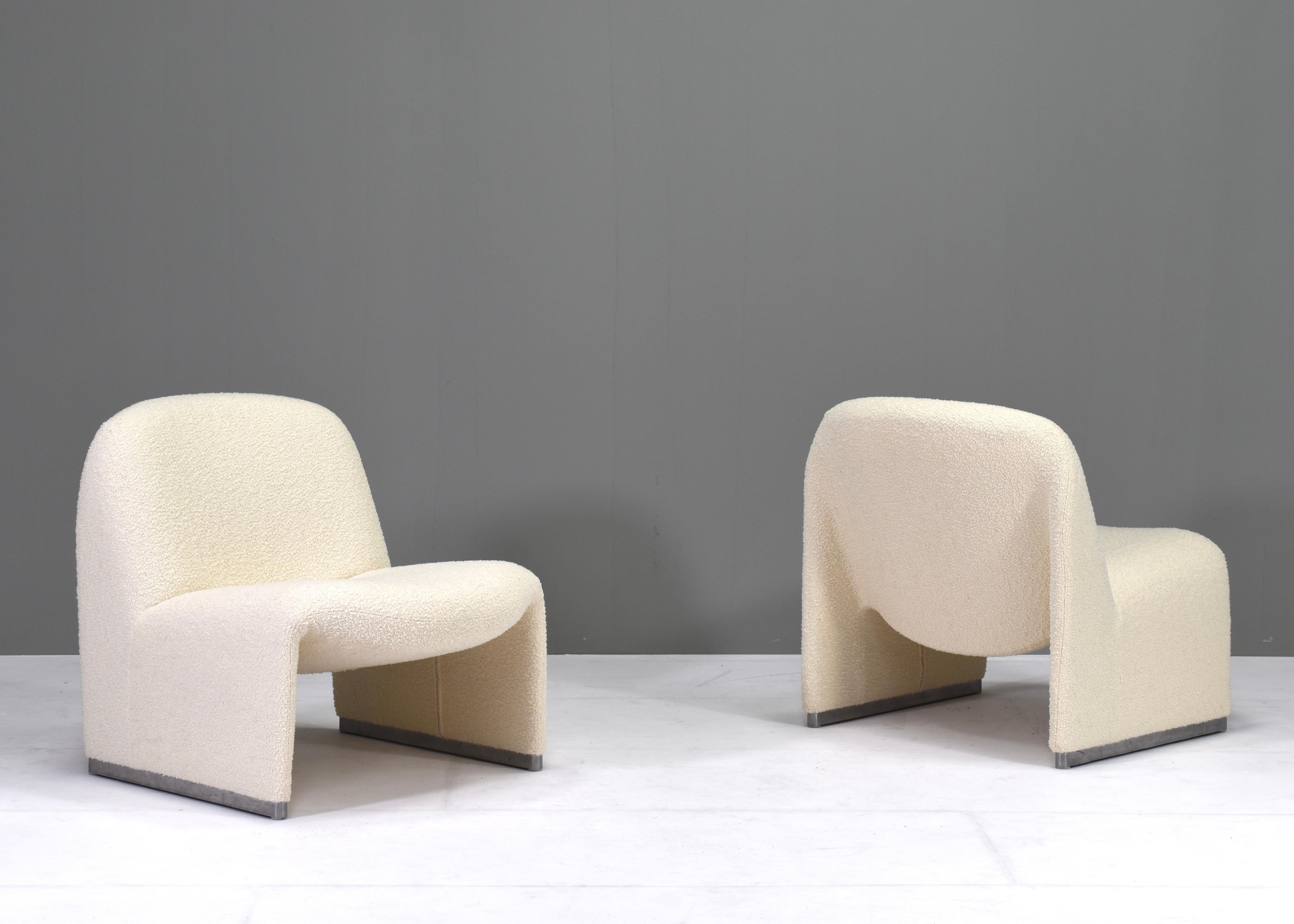 Pair of Alky chairs by Giancarlo Piretti for Castelli – Italy, circa 1970.
The chairs have been new reupholstered in a beautiful off-white bouclé fabric from Paris, France.
Designer: Giancarlo Piretti
Manufacturer: Castelli or Artifort. This
