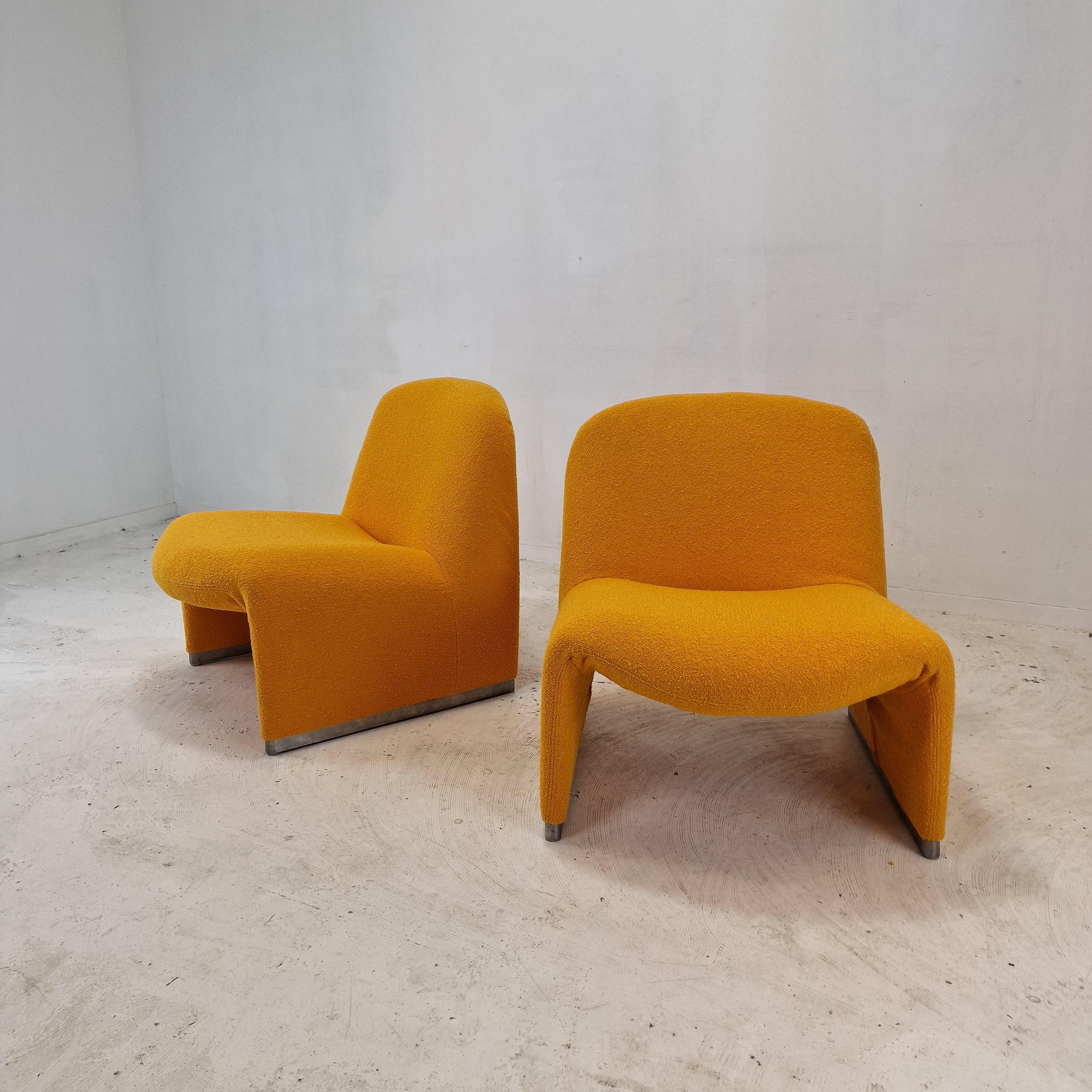 Lovely and comfortable Alky chair. 
Designed by Giancarlo Piretti in 1969, produced by Artifort. 

There are 3 chairs available, the price is for 1 chair.
They are just reupholstered with very cosy wool fabric in a stunning orange color. 
The chairs