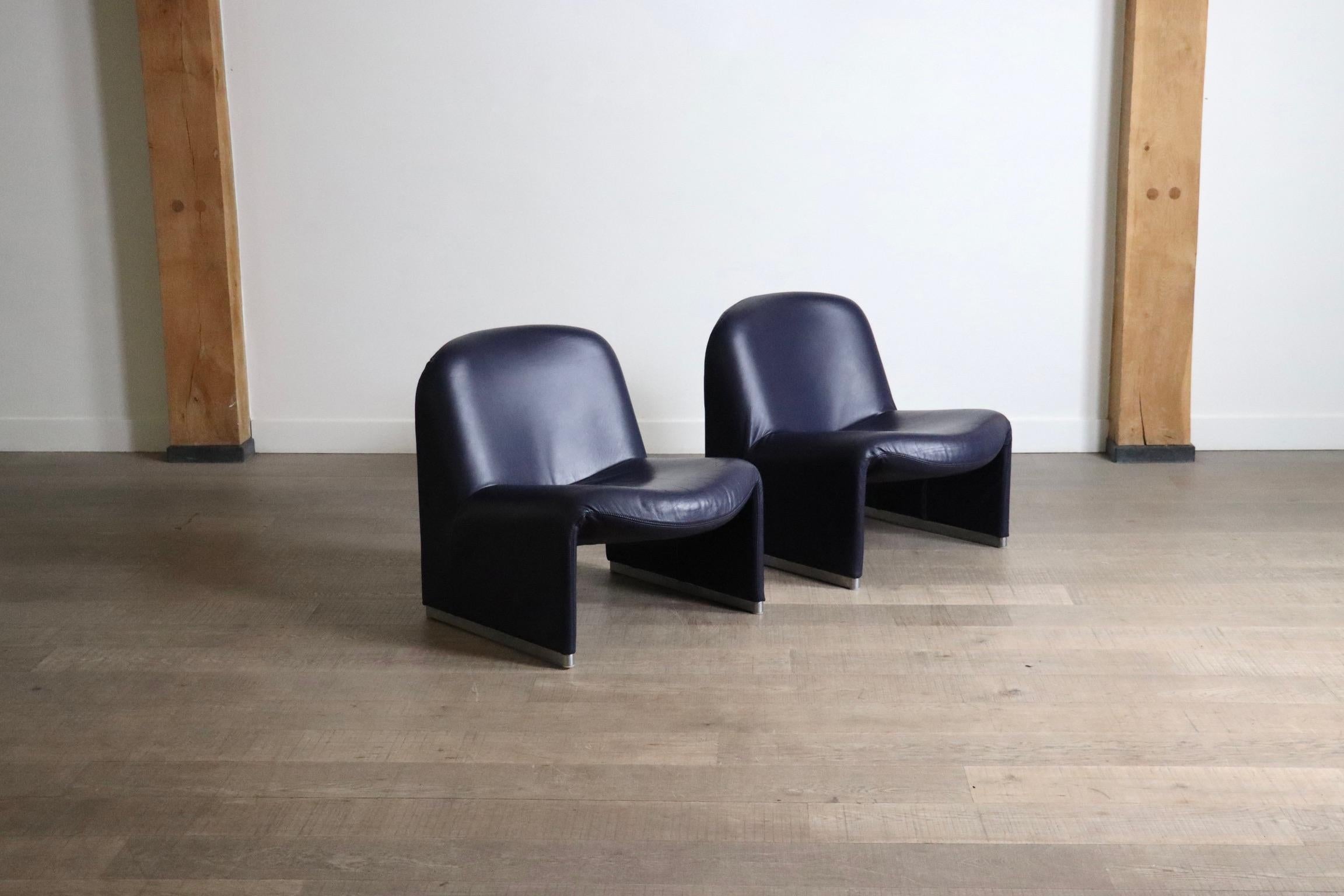 Alky Loungesessel aus indigoblauem Leder von Giancarlo Piretti für Castelli (Metall) im Angebot