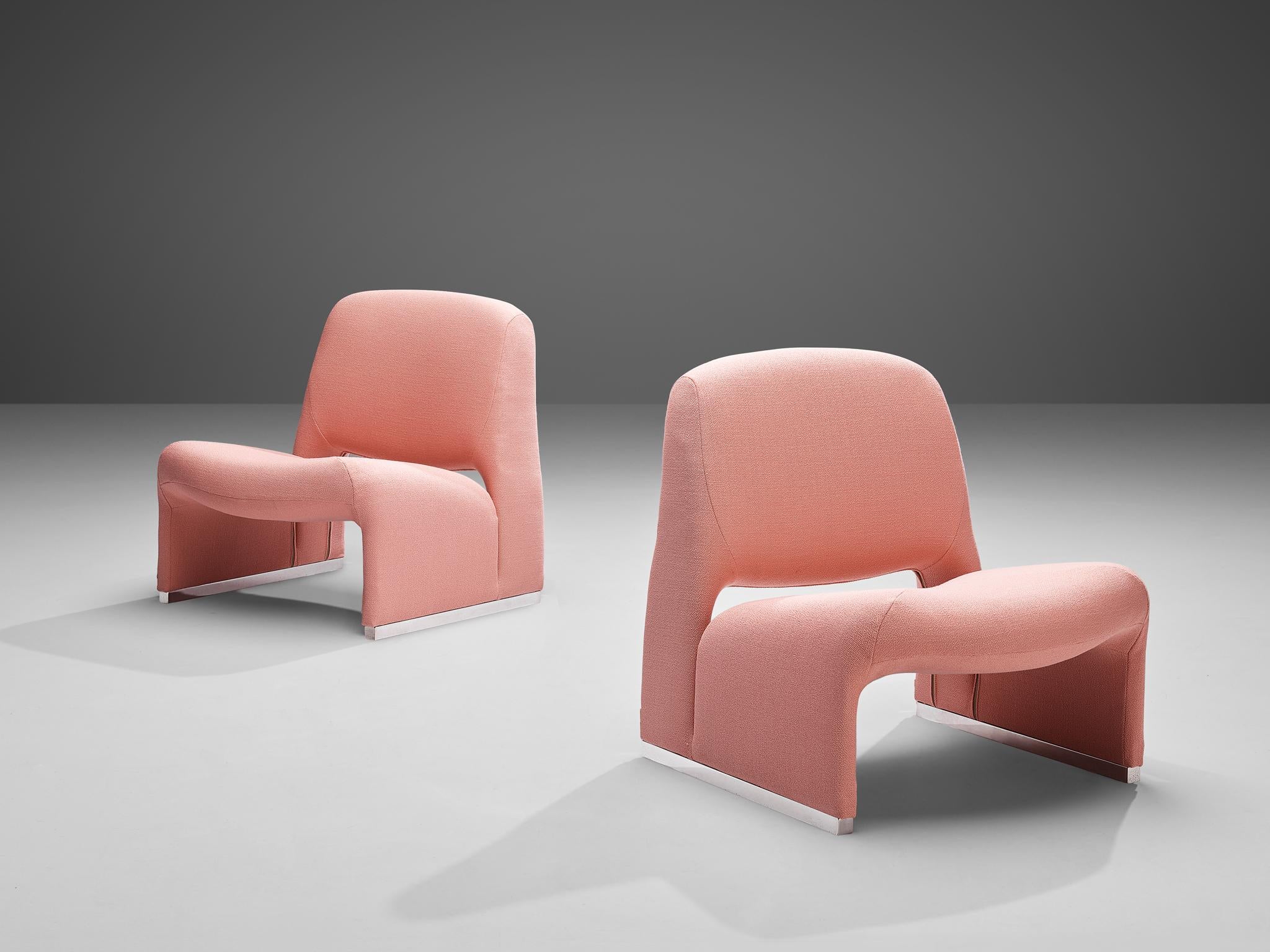 Lounge chairs, light pink fabric, aluminum, Italy, 1970s

These lounge chairs strongly remind of Giancarlo Piretti’s ‘Alky’ lounge chair (1969), yet they feature characteristic differences. Whereas the ‘Alky’ lounge chair consists of one shell,