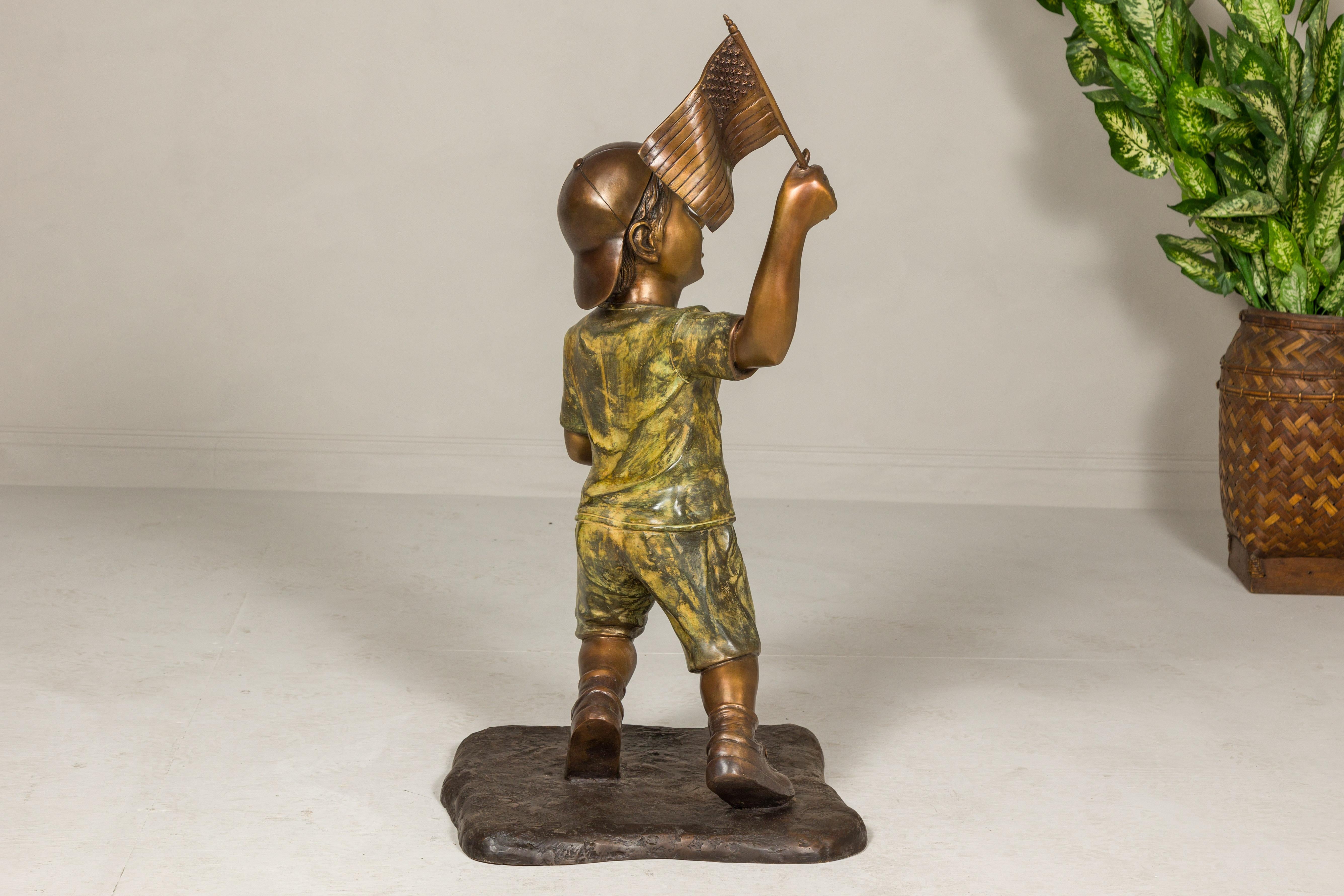 Tapis de course du drapeau, statue en bronze d'un garçon chevauchant le drapeau  en vente 7
