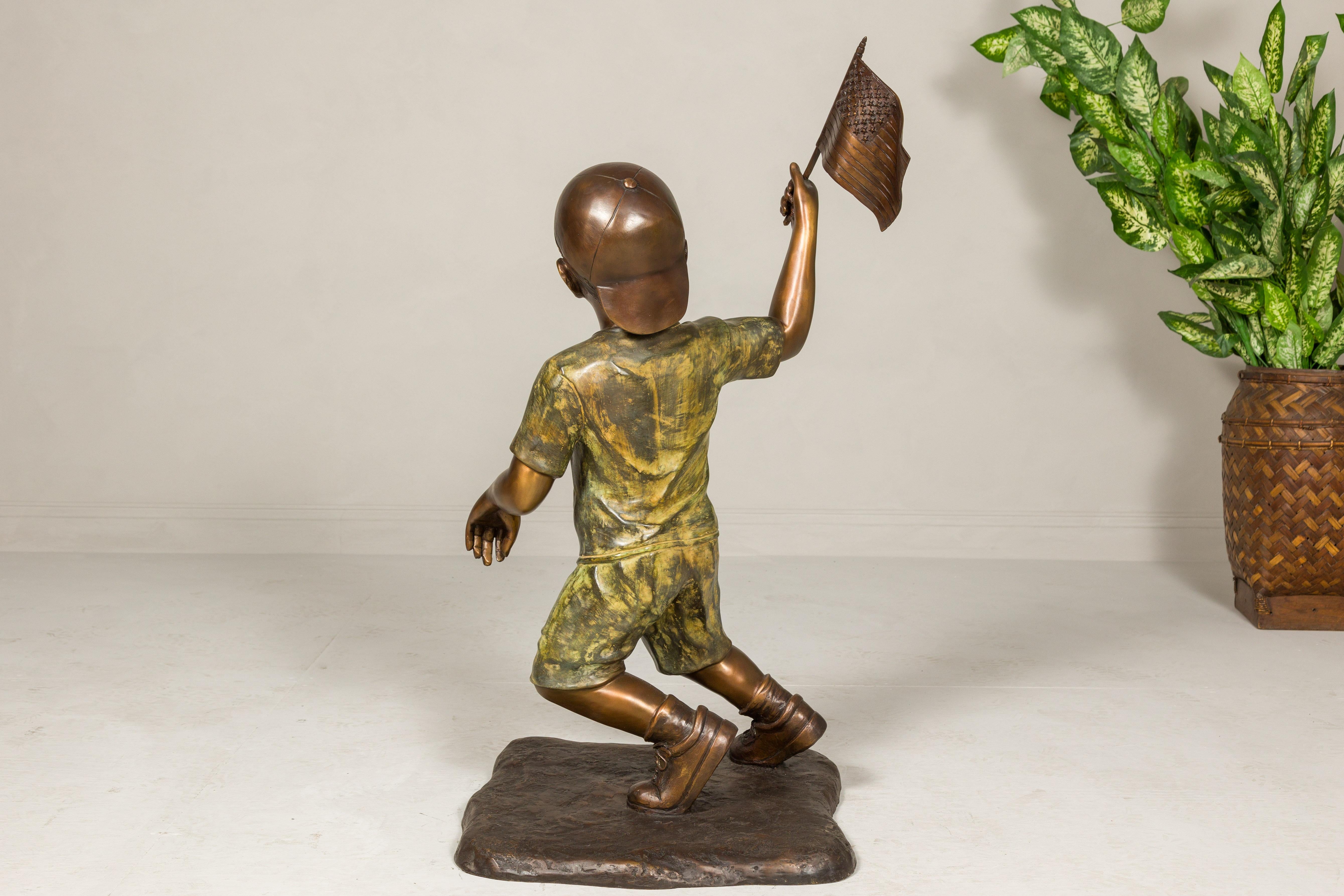 Tapis de course du drapeau, statue en bronze d'un garçon chevauchant le drapeau  en vente 8