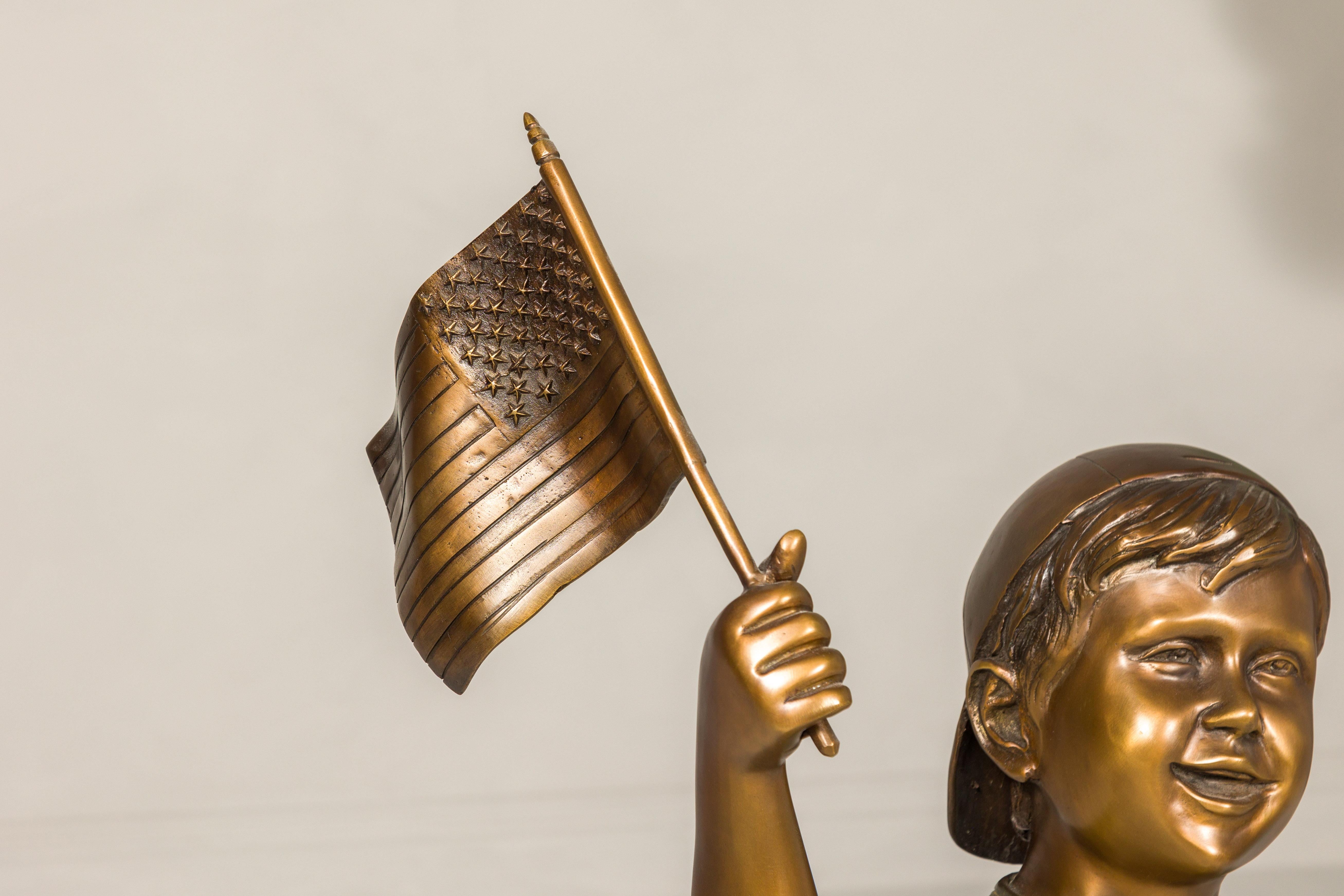Bronze Tapis de course du drapeau, statue en bronze d'un garçon chevauchant le drapeau  en vente