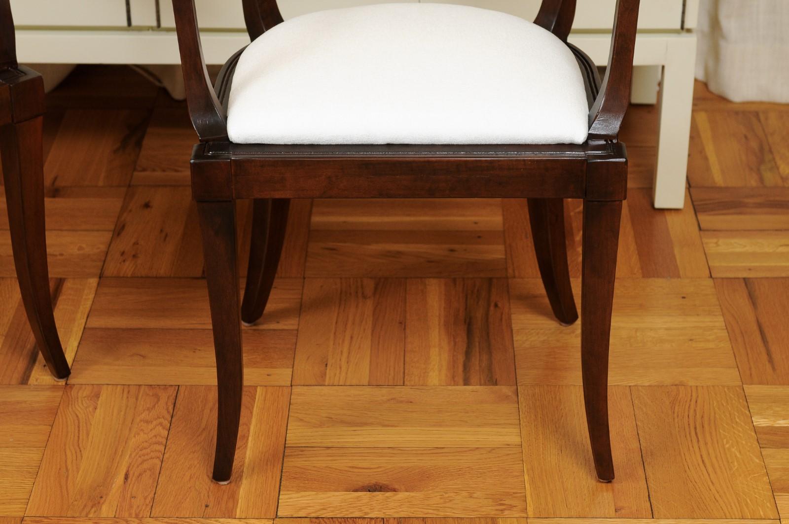 Exquis ensemble de 20 chaises de salle à manger Klismos en rotin, tous les accoudoirs, Baker, vers 1958 en vente 9