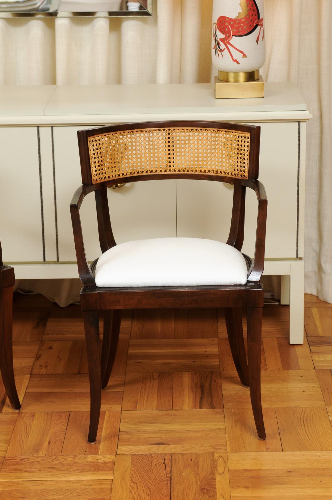 Américain Exquis ensemble de 20 chaises de salle à manger Klismos en rotin, tous les accoudoirs, Baker, vers 1958 en vente