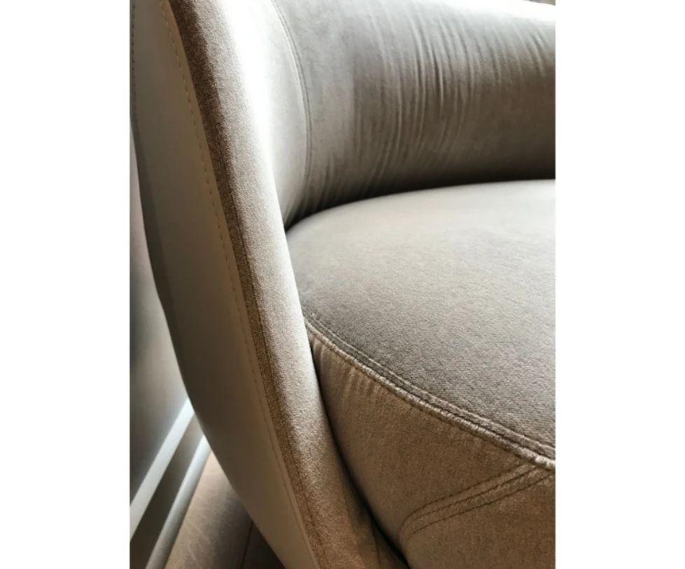 Floor Sample Giorgetti All Around Chair By Ludovica & Roberto Palomba - Leather  In Excellent Condition For Sale In Boston, MA