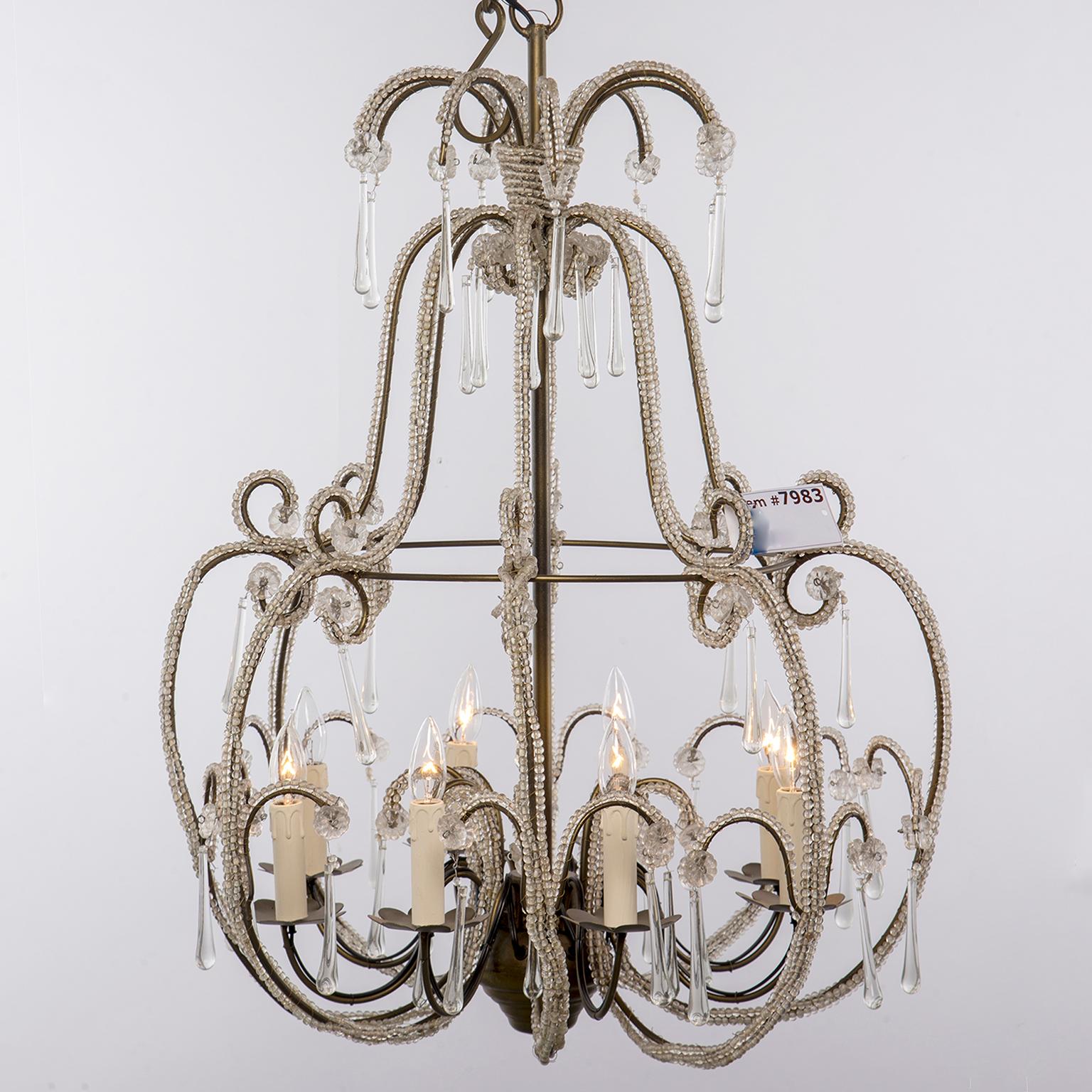 Lampadario a otto luci in stile francese con tutte le perline in vendita 4