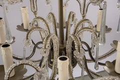 Lustre à huit lumières de style français en perles toutes dorées