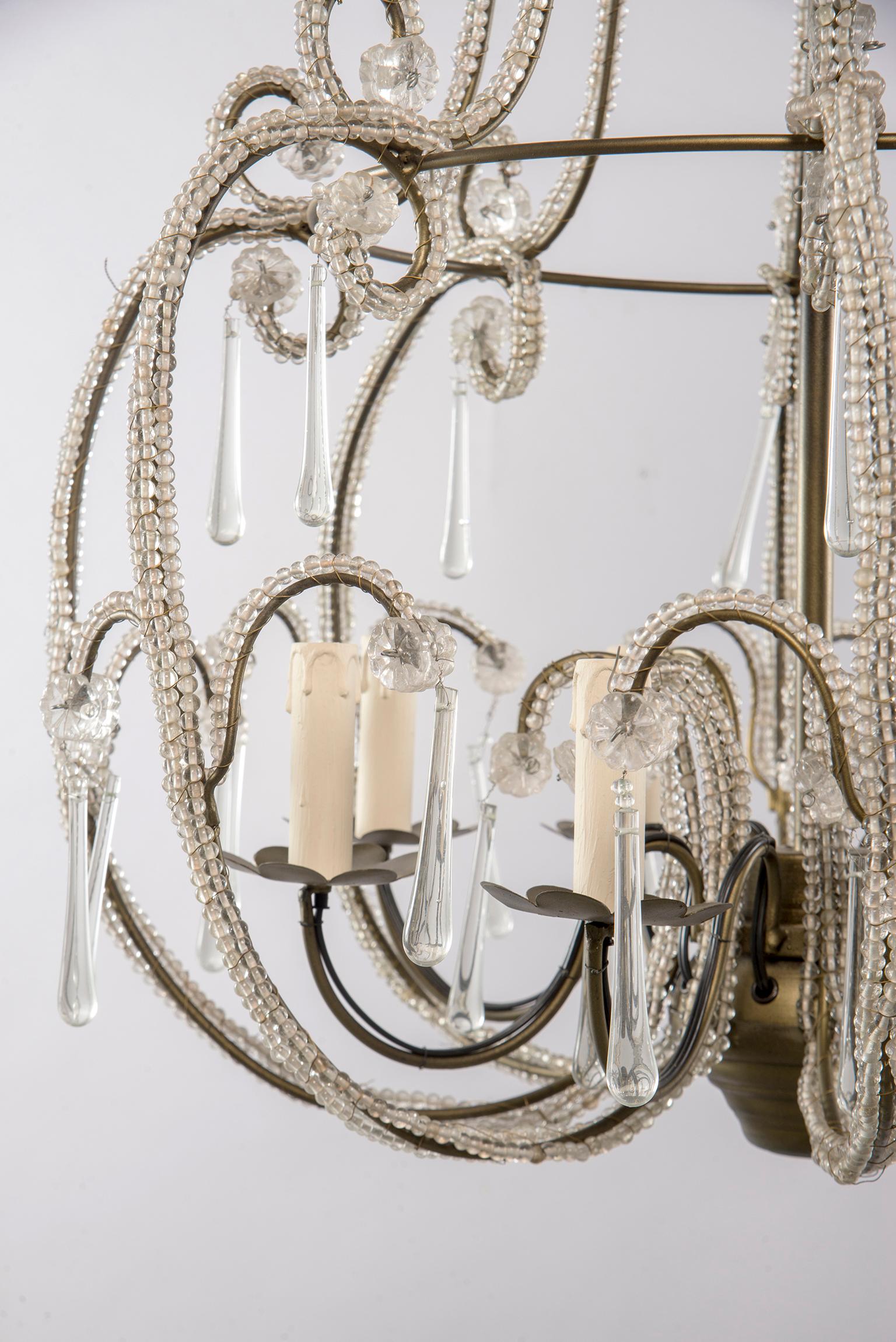 Acht-Licht-Kronleuchter mit Perlen im französischen Stil (21. Jahrhundert und zeitgenössisch) im Angebot
