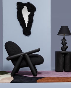 Sillón Todo Negro Fartura de Estilo Neoténico de Tiago Curioni