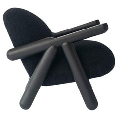 Allein schwarzer Fartura-Sessel im neoklassischen Stil von Tiago Curioni