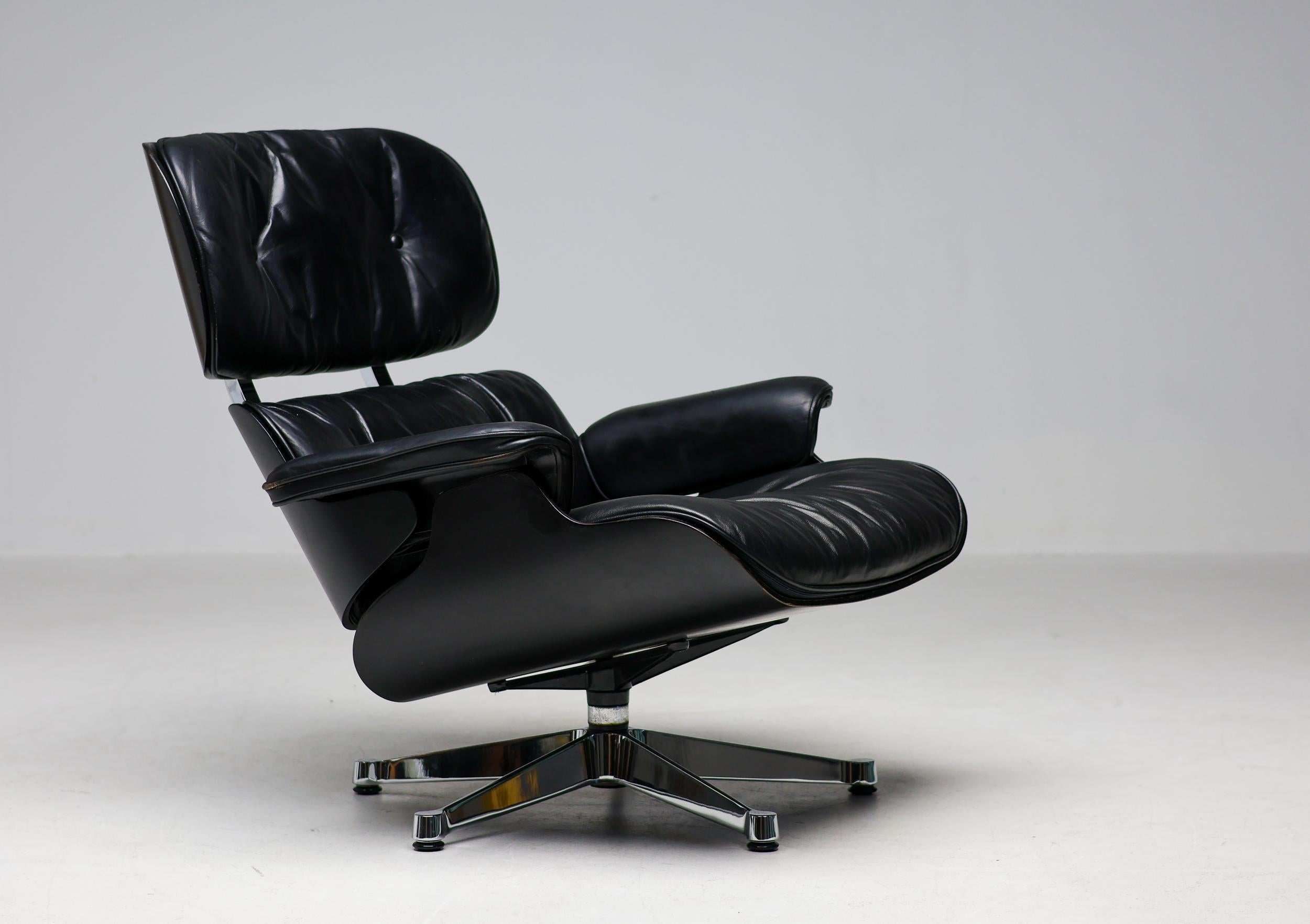 Ganz schwarzer Herman Miller Eames 670 Lounge Chair, 1979 im Angebot 8