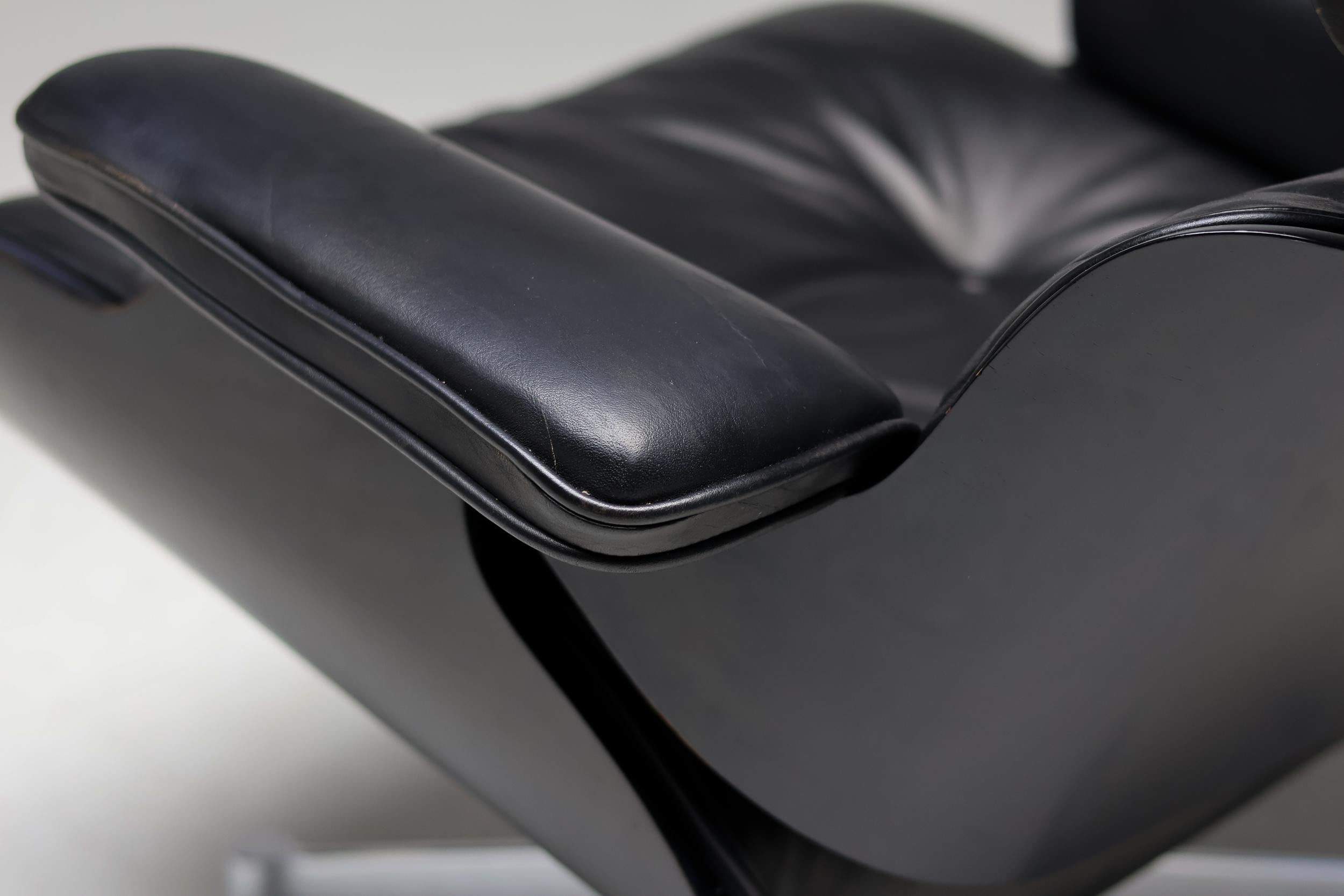 Aluminum All Black Herman Miller Eames 670 Lounge Chair, 1979 For Sale