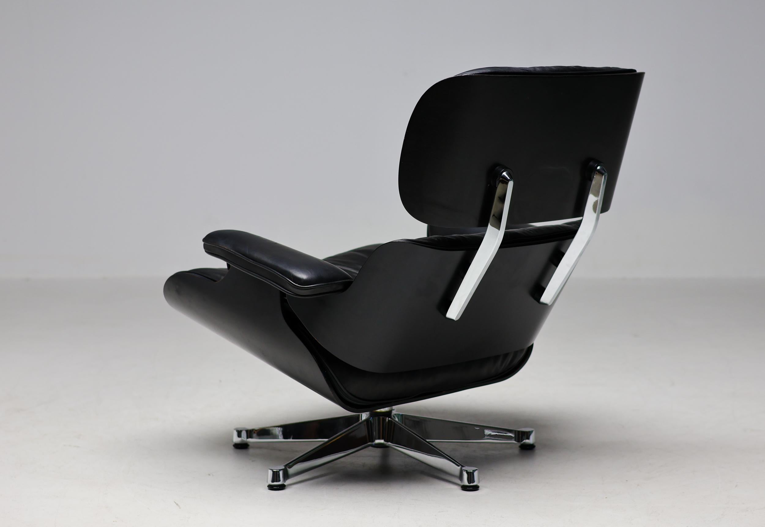 Ganz schwarzer Herman Miller Eames 670 Lounge Chair, 1979 im Angebot 1