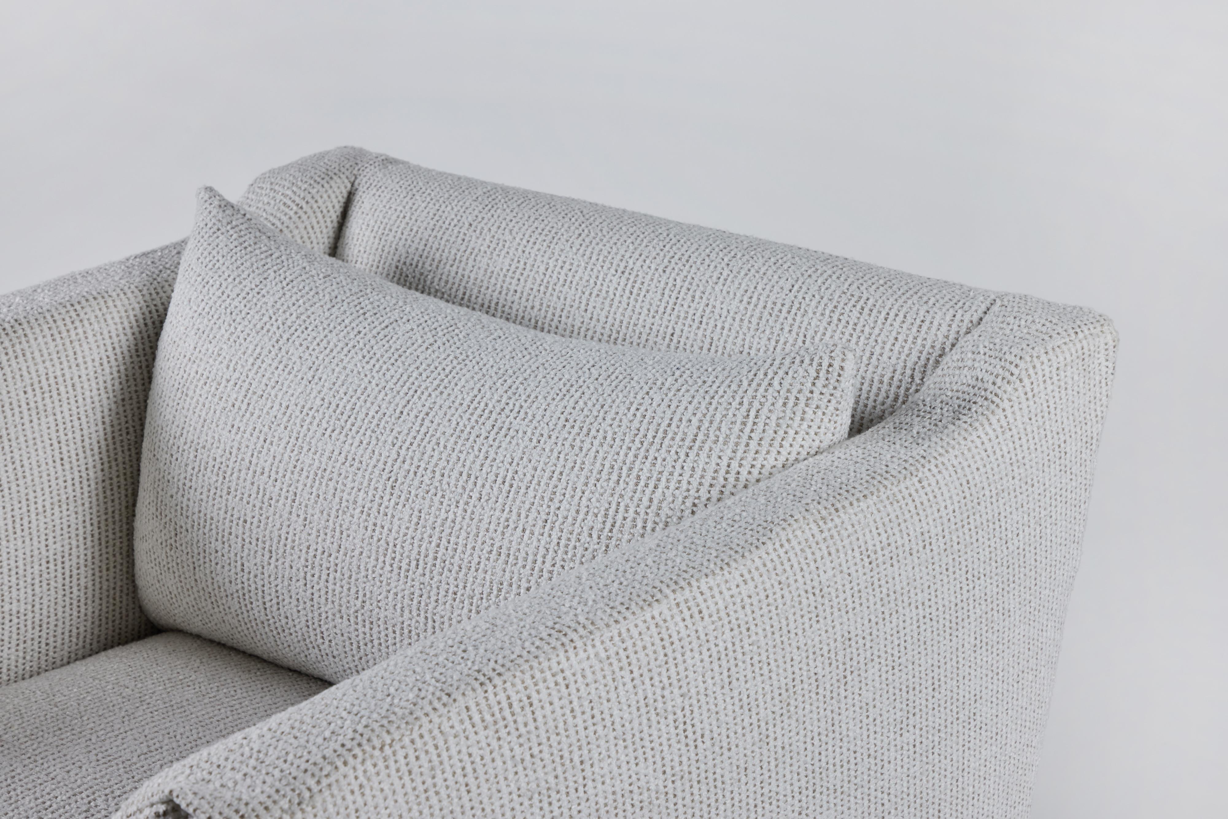 Silla de salón con brazos altos All Day de Martin and Brockett 2