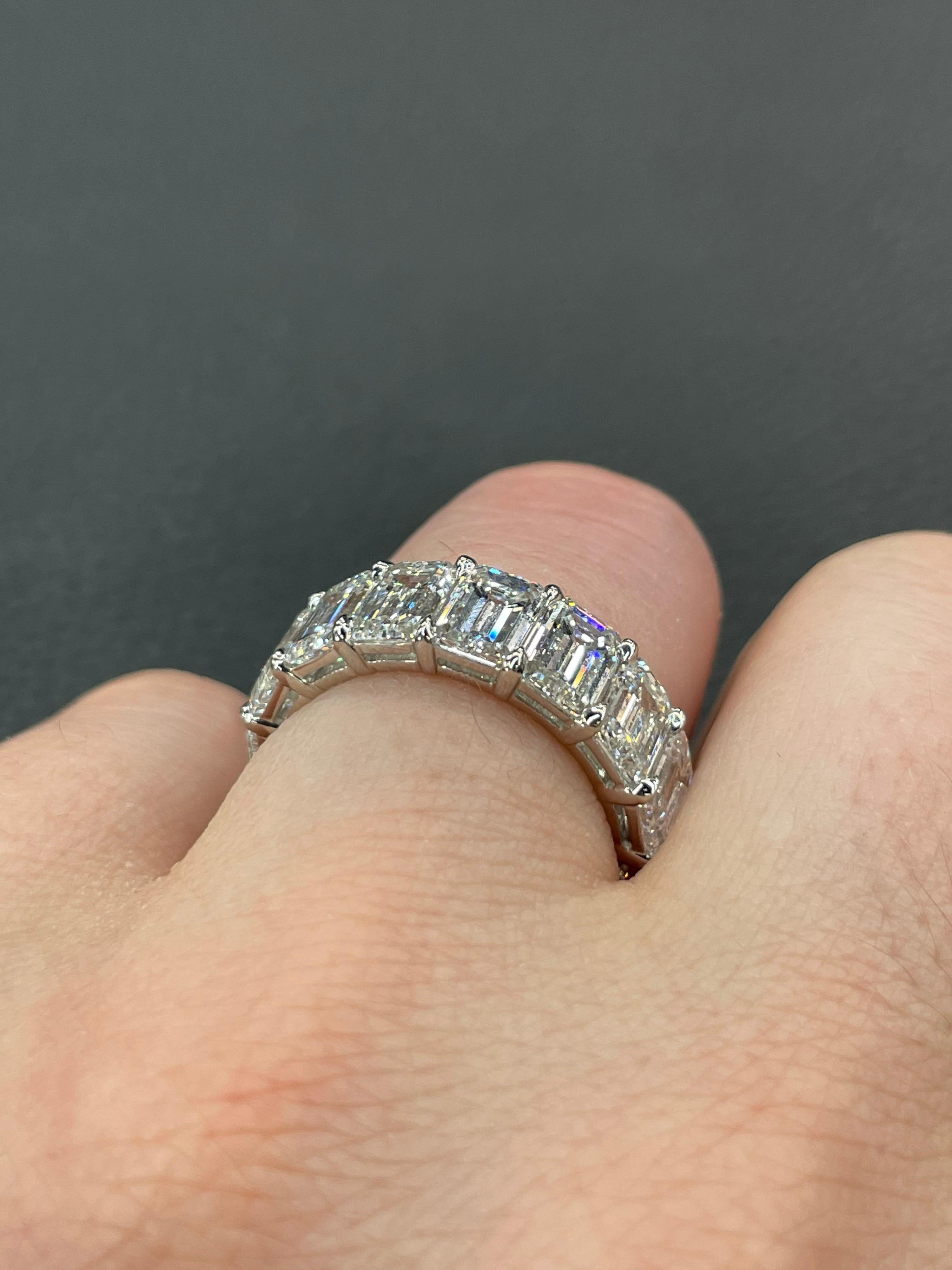 Bague d'éternité en platine avec diamant taille émeraude certifié GIA de 10,68 carats D-F FL-VS2 en vente 4