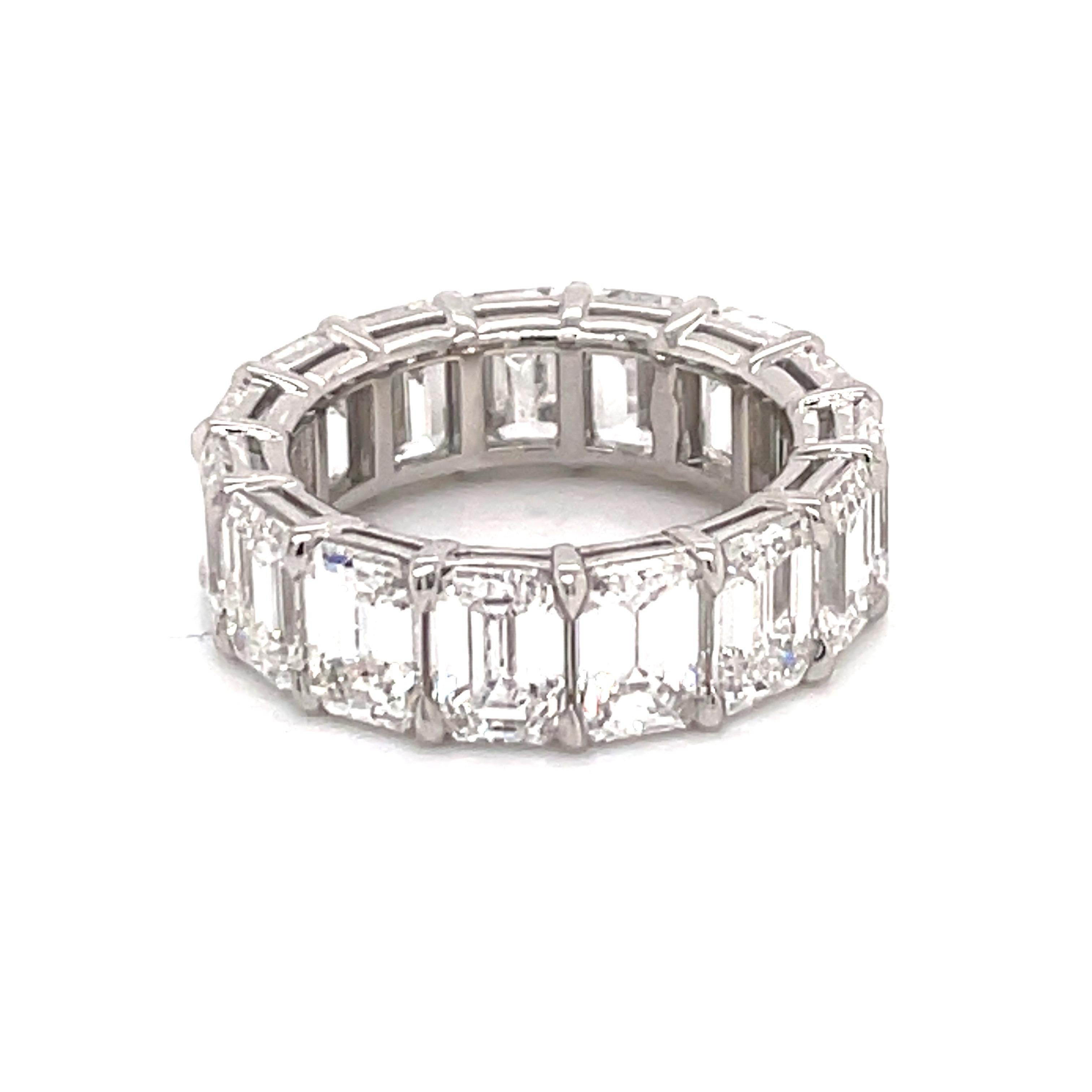 Taille émeraude Bague d'éternité en platine avec diamant taille émeraude certifié GIA de 10,68 carats D-F FL-VS2 en vente