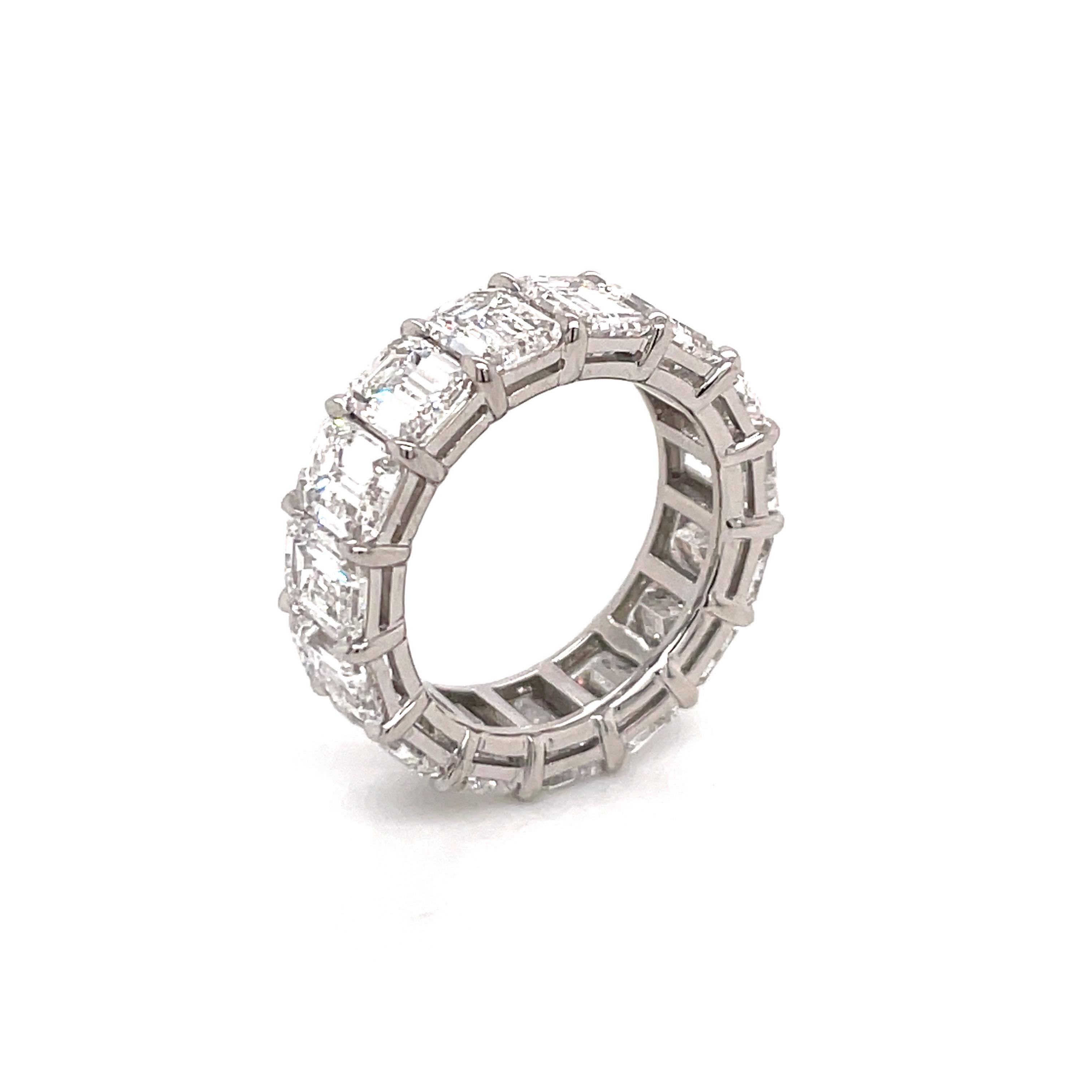 Bague d'éternité en platine avec diamant taille émeraude certifié GIA de 10,68 carats D-F FL-VS2 Neuf - En vente à New York, NY