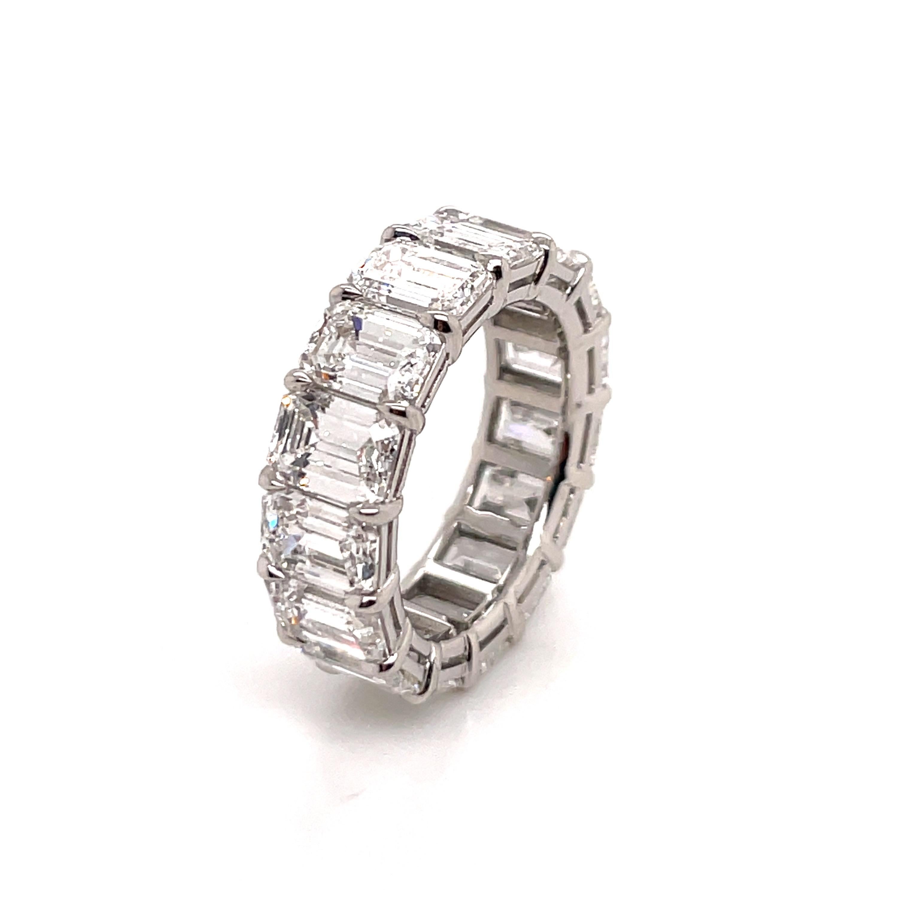 Bague d'éternité en platine avec diamant taille émeraude certifié GIA de 10,68 carats D-F FL-VS2 Pour femmes en vente