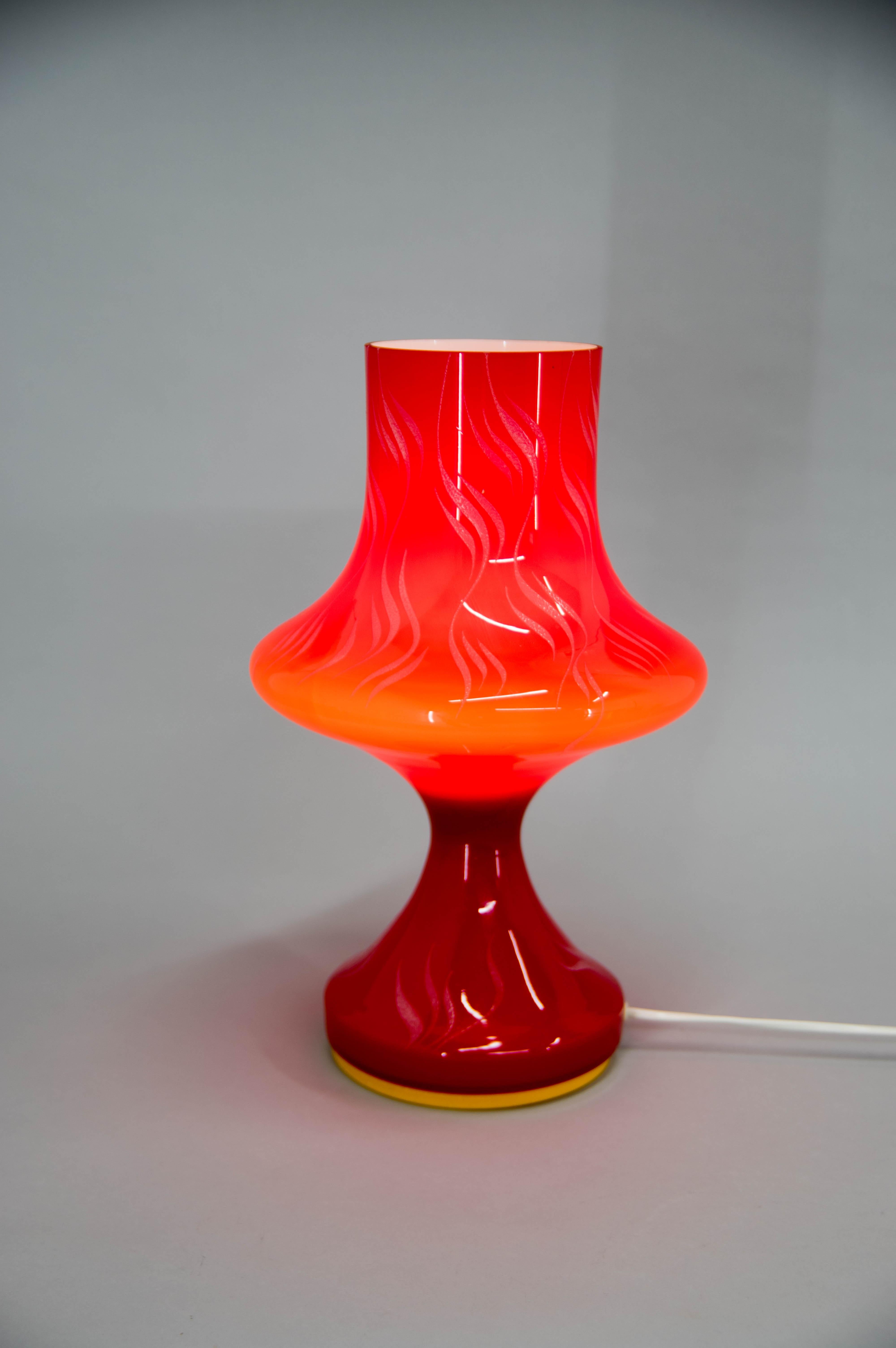 Mid-Century Modern All Glass Red Table Lamp by Valasske Mezirici, 1970s For Sale