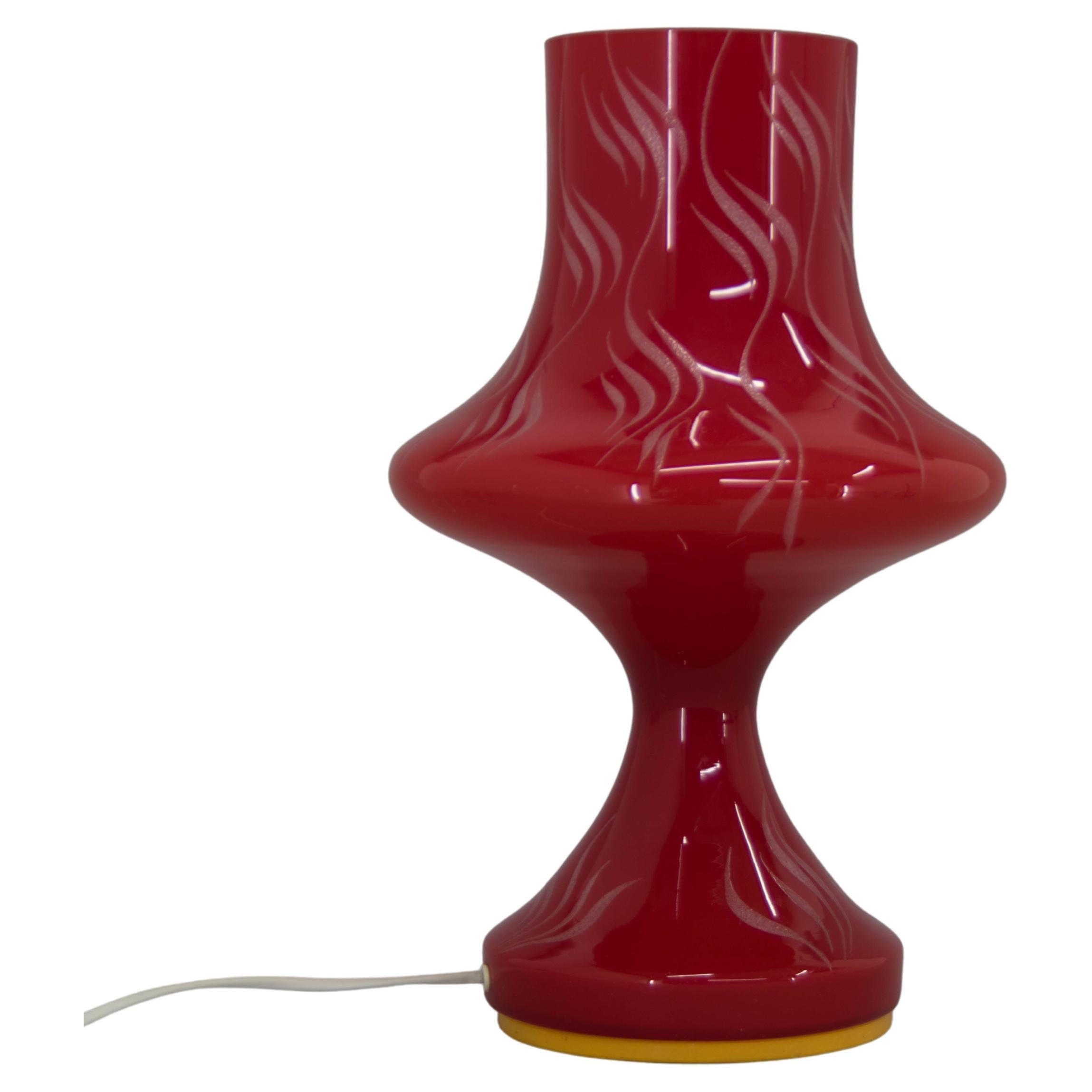 Lampe de bureau entièrement en verre rouge de Valasske Mezirici, 1970