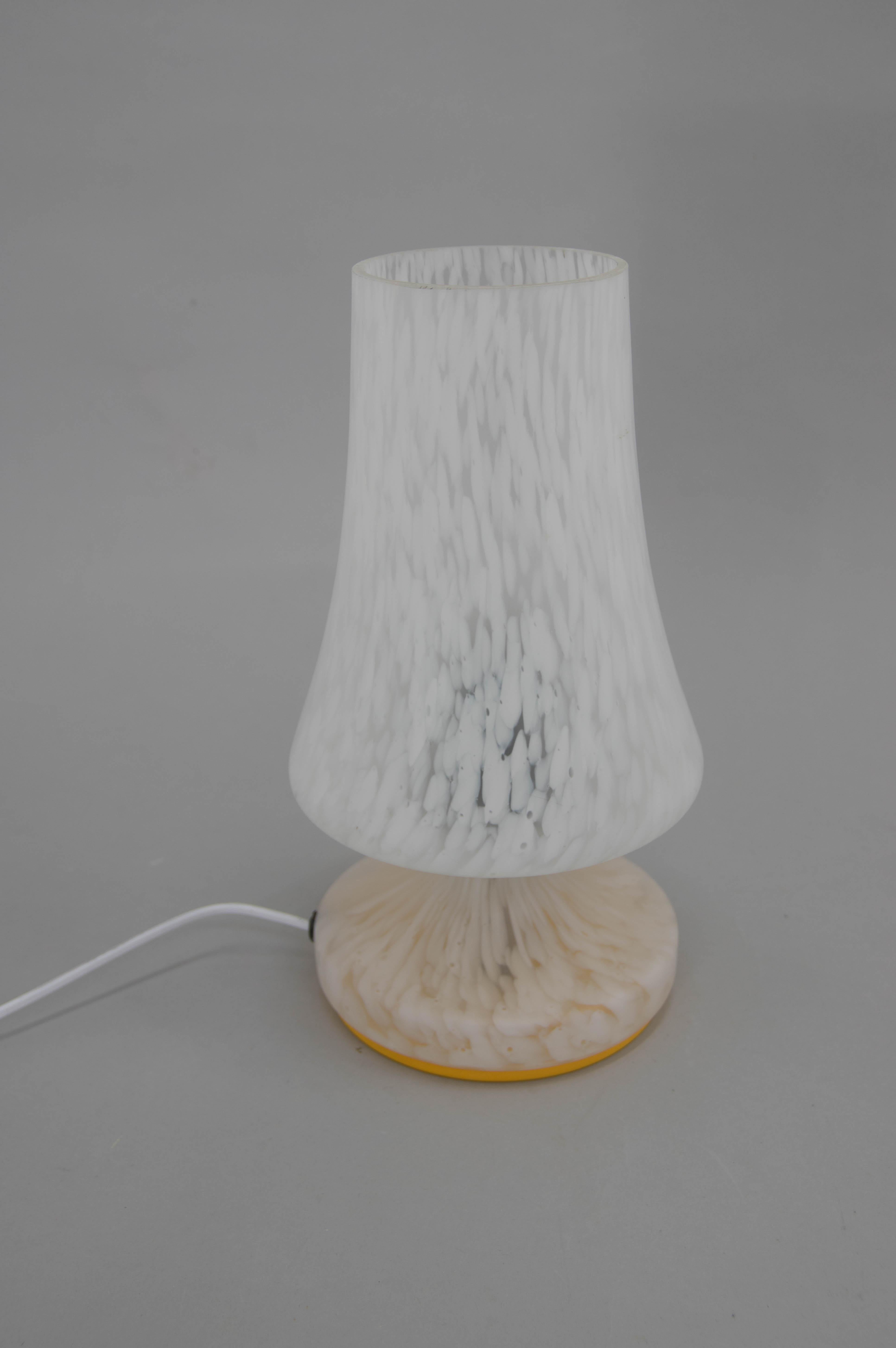 Fin du 20e siècle Lampe de table tout en verre, années 1990 en vente