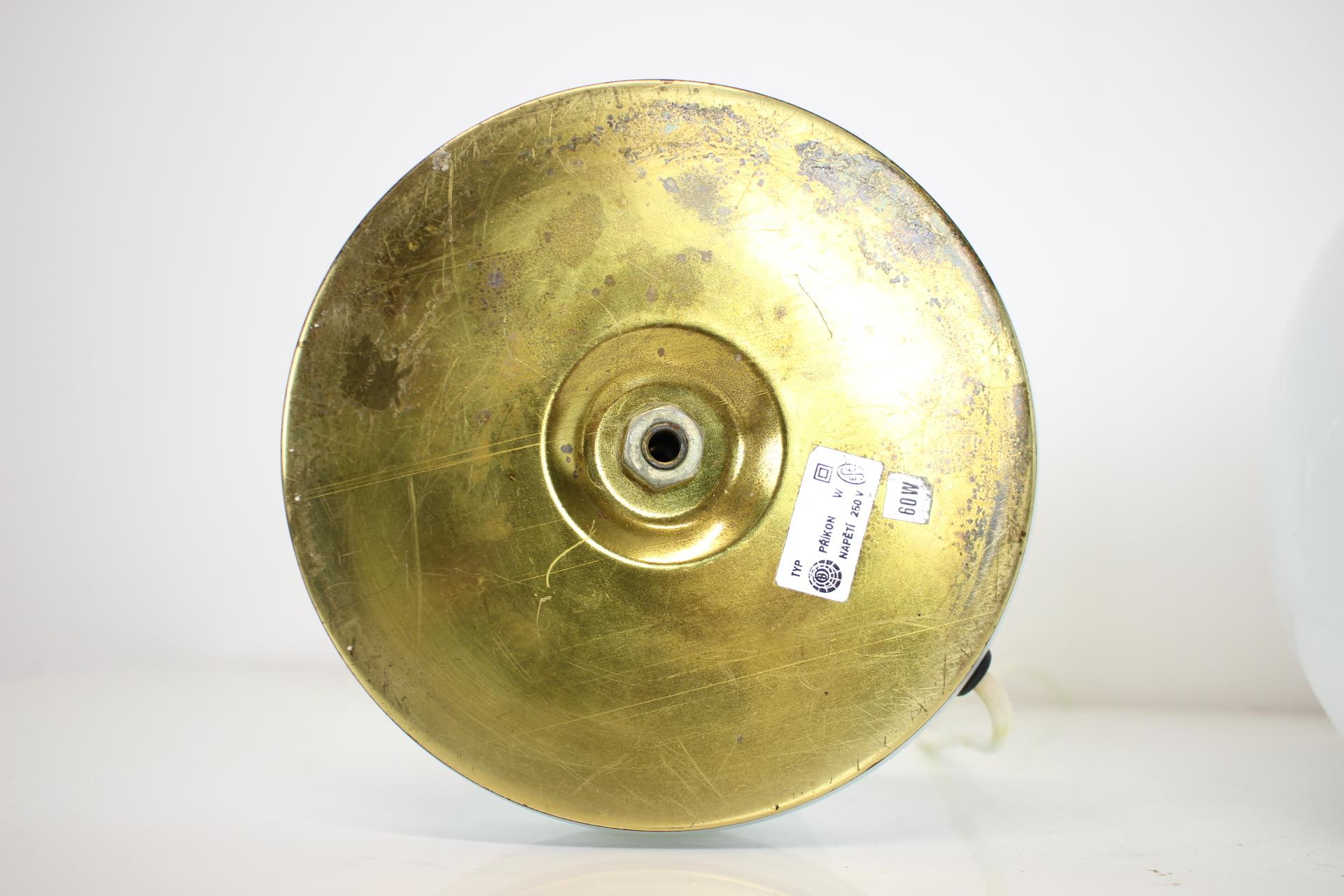 Lampada da tavolo in vetro di Valasske Mezirici, 1960, Cecoslovacchia in vendita 1