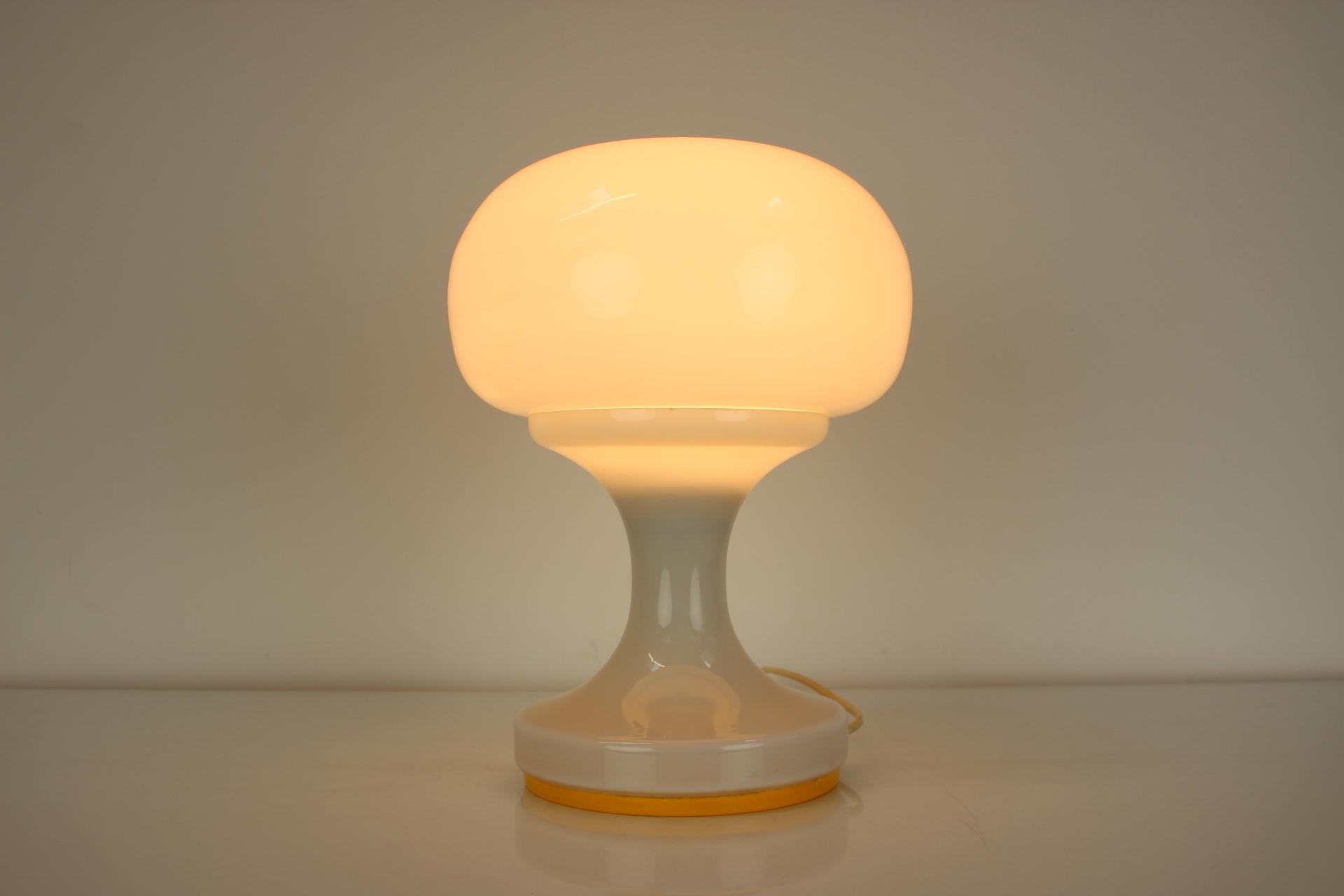 Lampe de bureau tout en verre de Valasske Mezirici, 1970 en vente 1