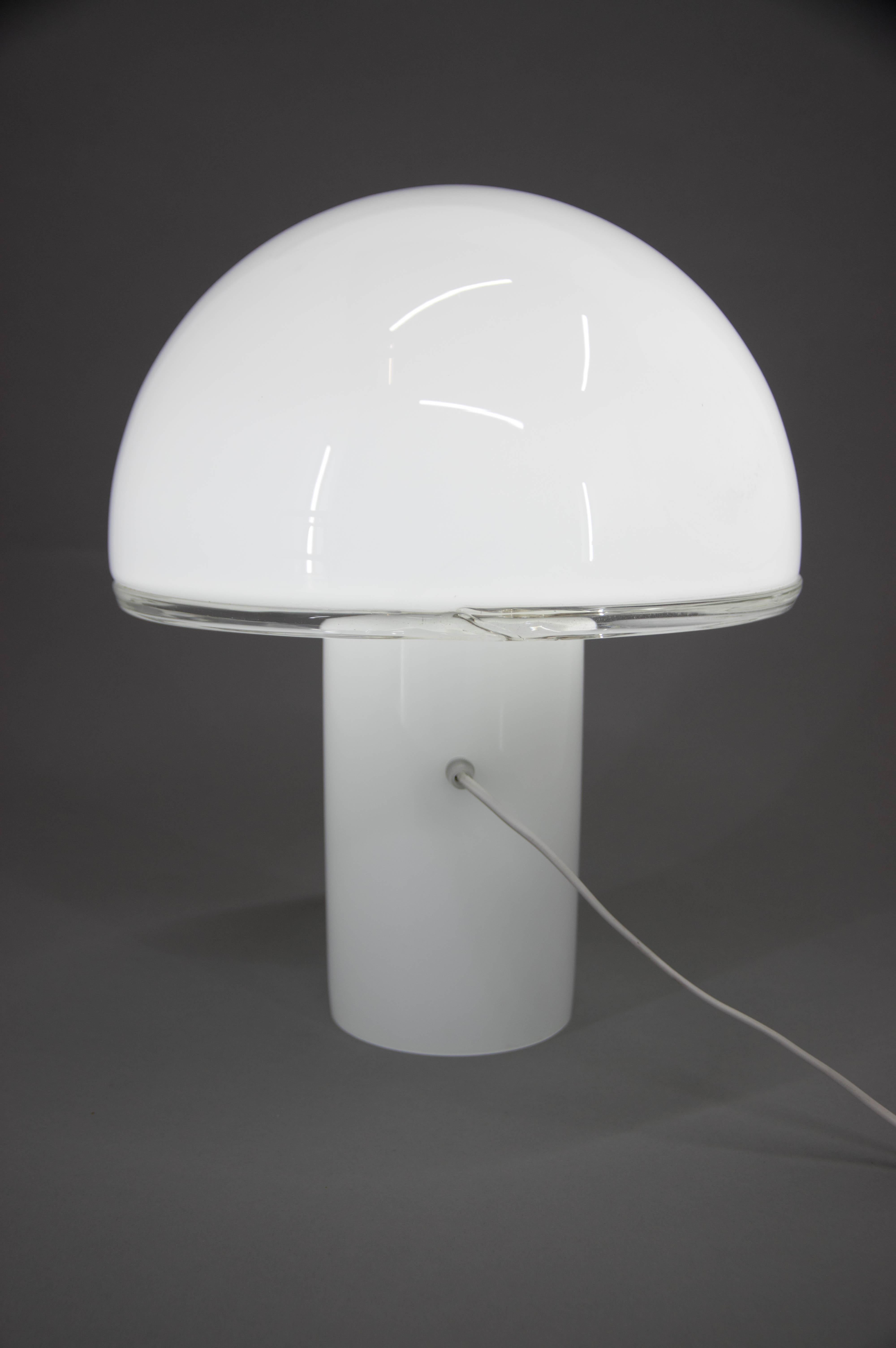 All Glass Table or Floor Lamp by Fontana Arte, Italy In Excellent Condition For Sale In Praha, CZ