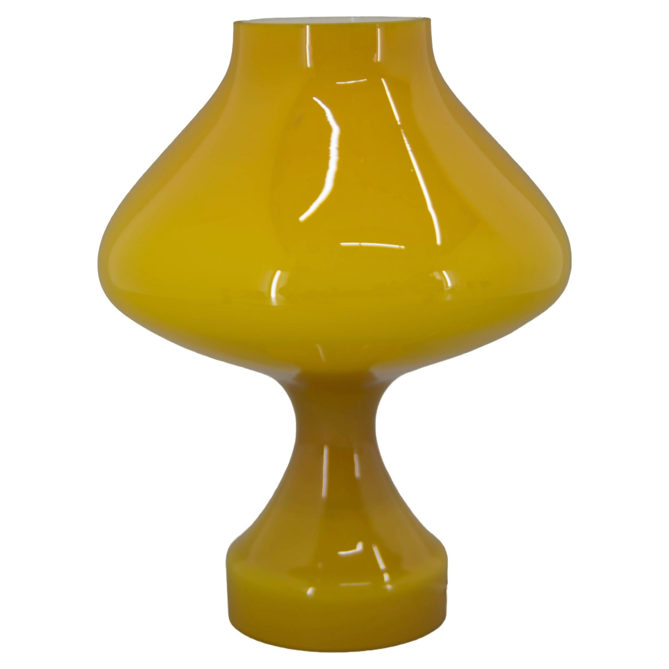 Lampe de bureau jaune entièrement en verre de Valasske Mezirici, 1970 en vente