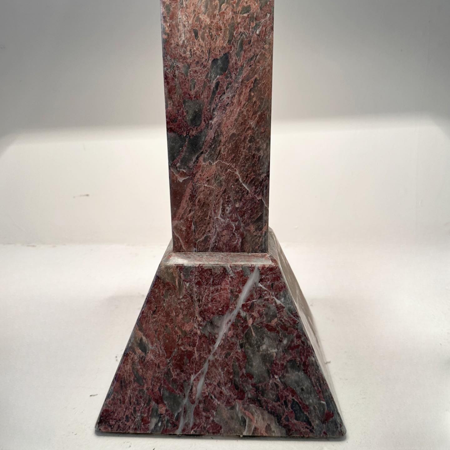 all marble geometric table lamp with marble shade In Good Condition For Sale In Los Angeles, CA