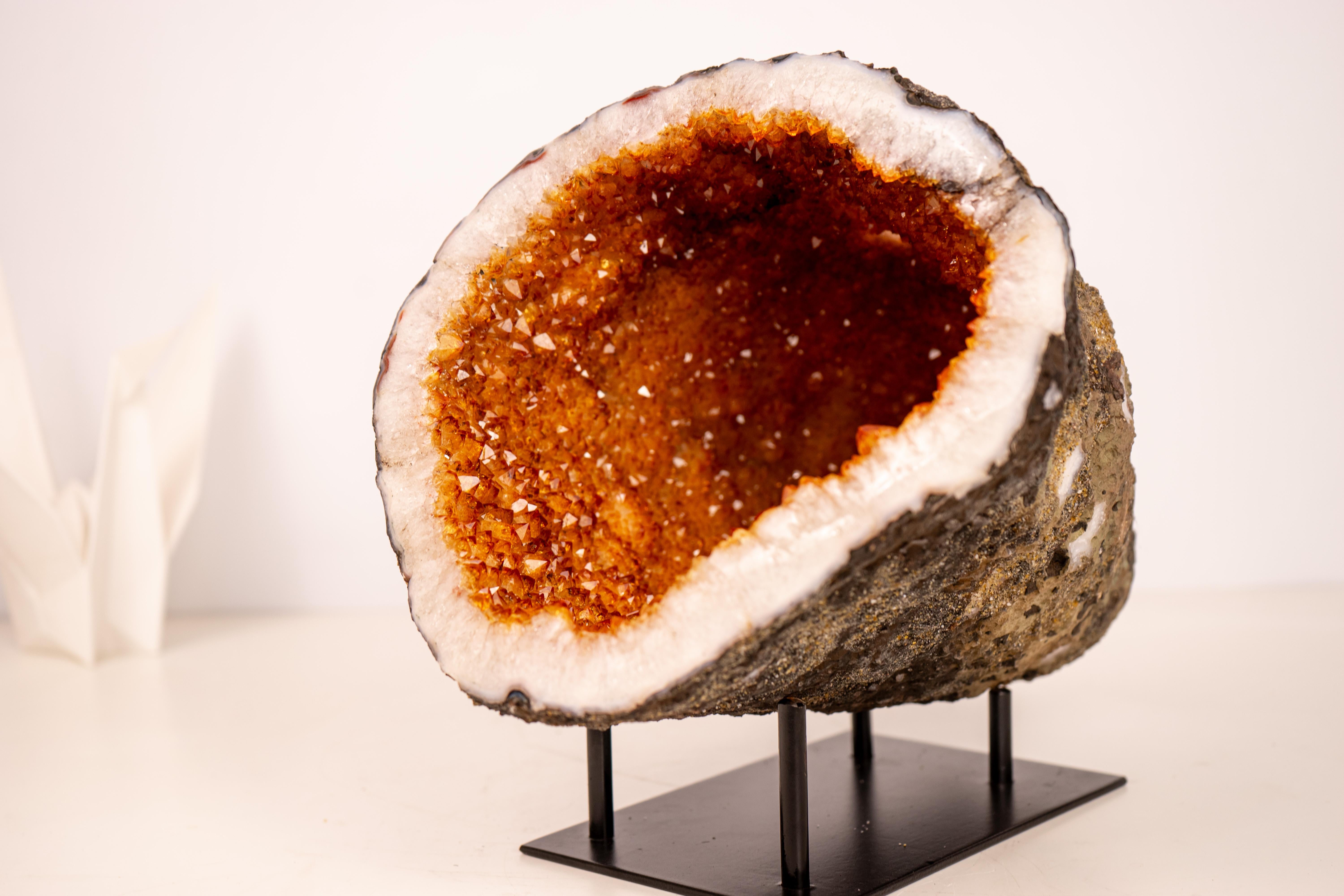 Grotte de géode de citrine entièrement naturelle - Cristaux de druzy orange vif étincelants en vente 4