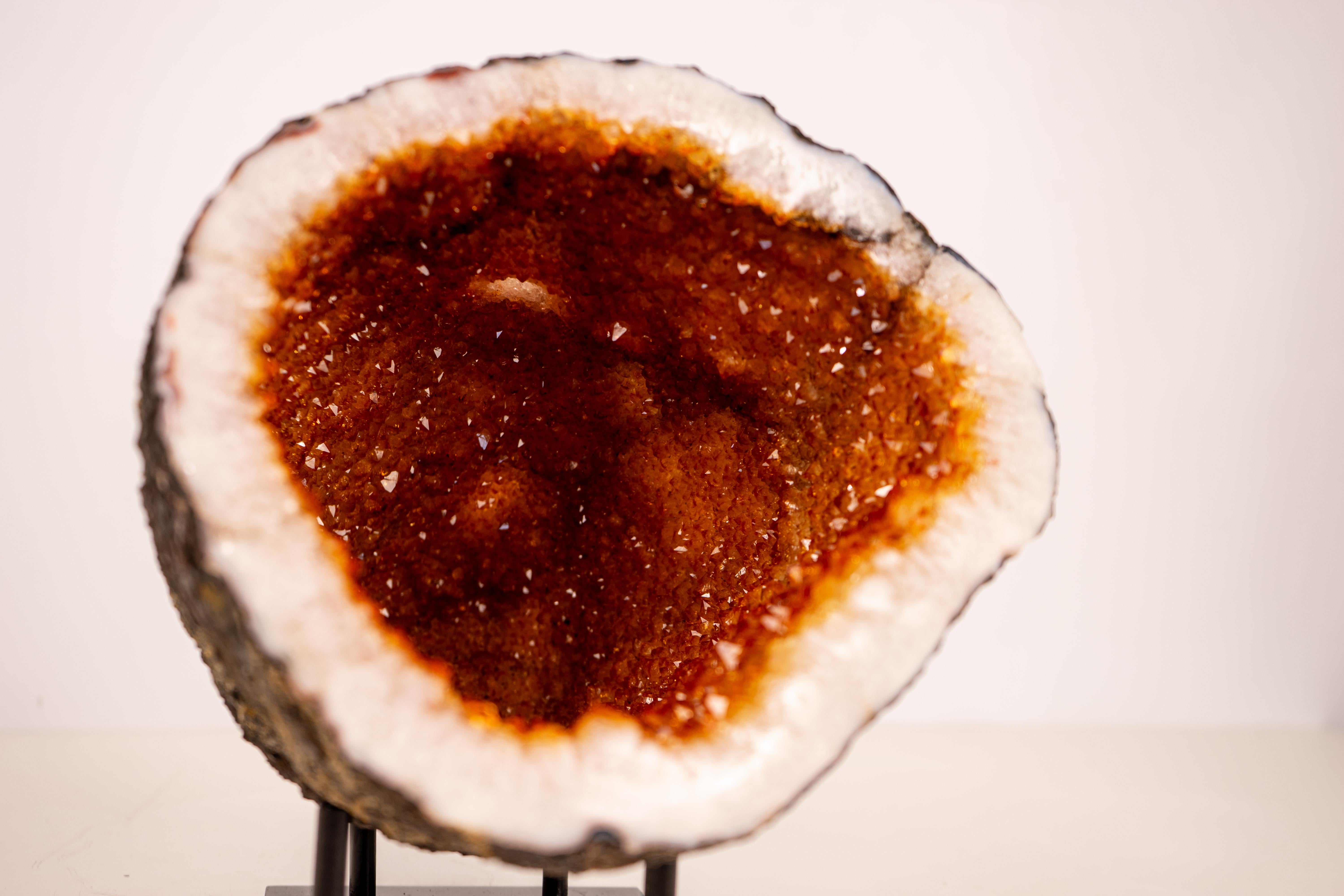 Grotte de géode de citrine entièrement naturelle - Cristaux de druzy orange vif étincelants en vente 5