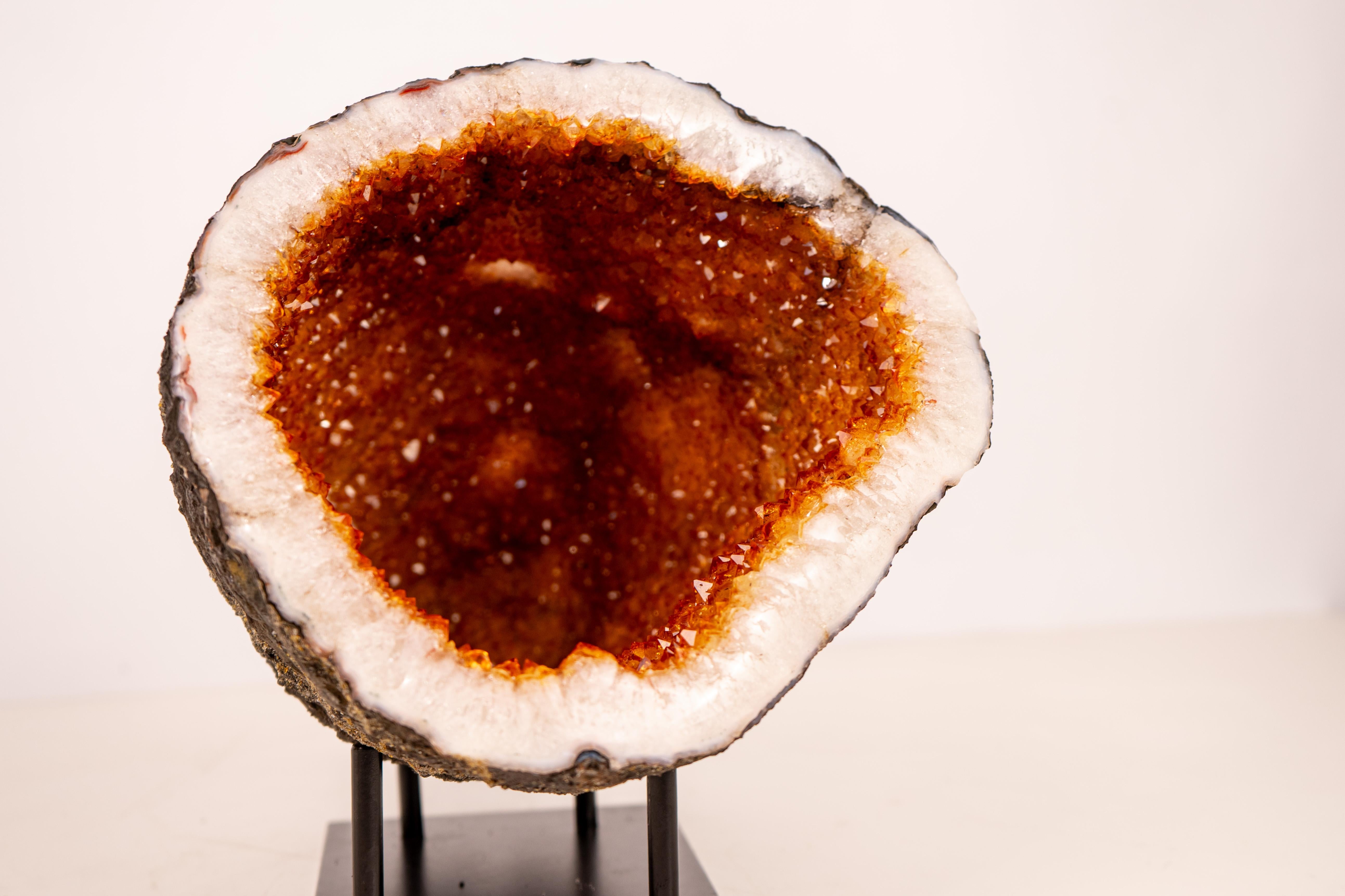Grotte de géode de citrine entièrement naturelle - Cristaux de druzy orange vif étincelants en vente 6