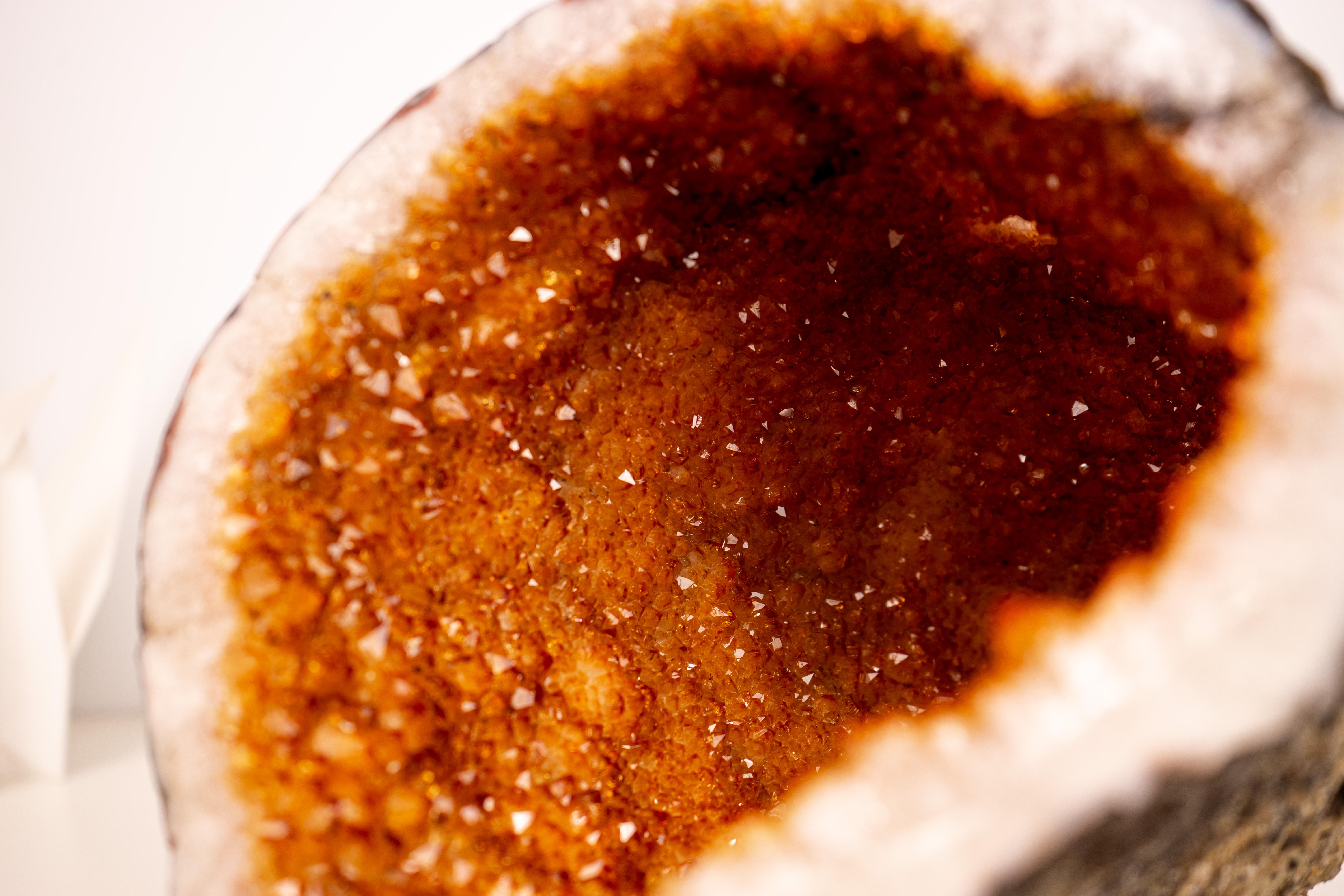 Grotte de géode de citrine entièrement naturelle - Cristaux de druzy orange vif étincelants en vente 1