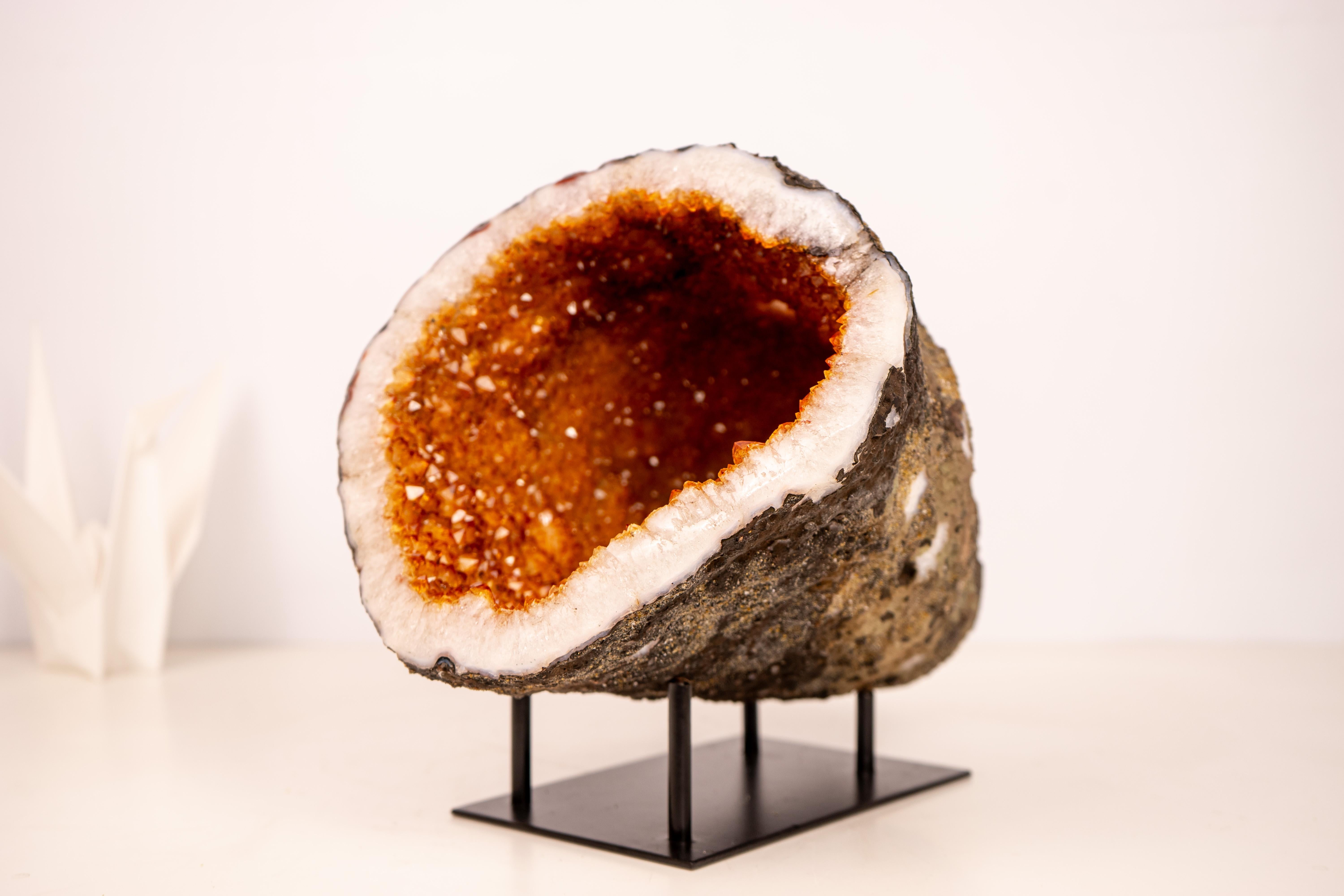 Grotte de géode de citrine entièrement naturelle - Cristaux de druzy orange vif étincelants en vente 2