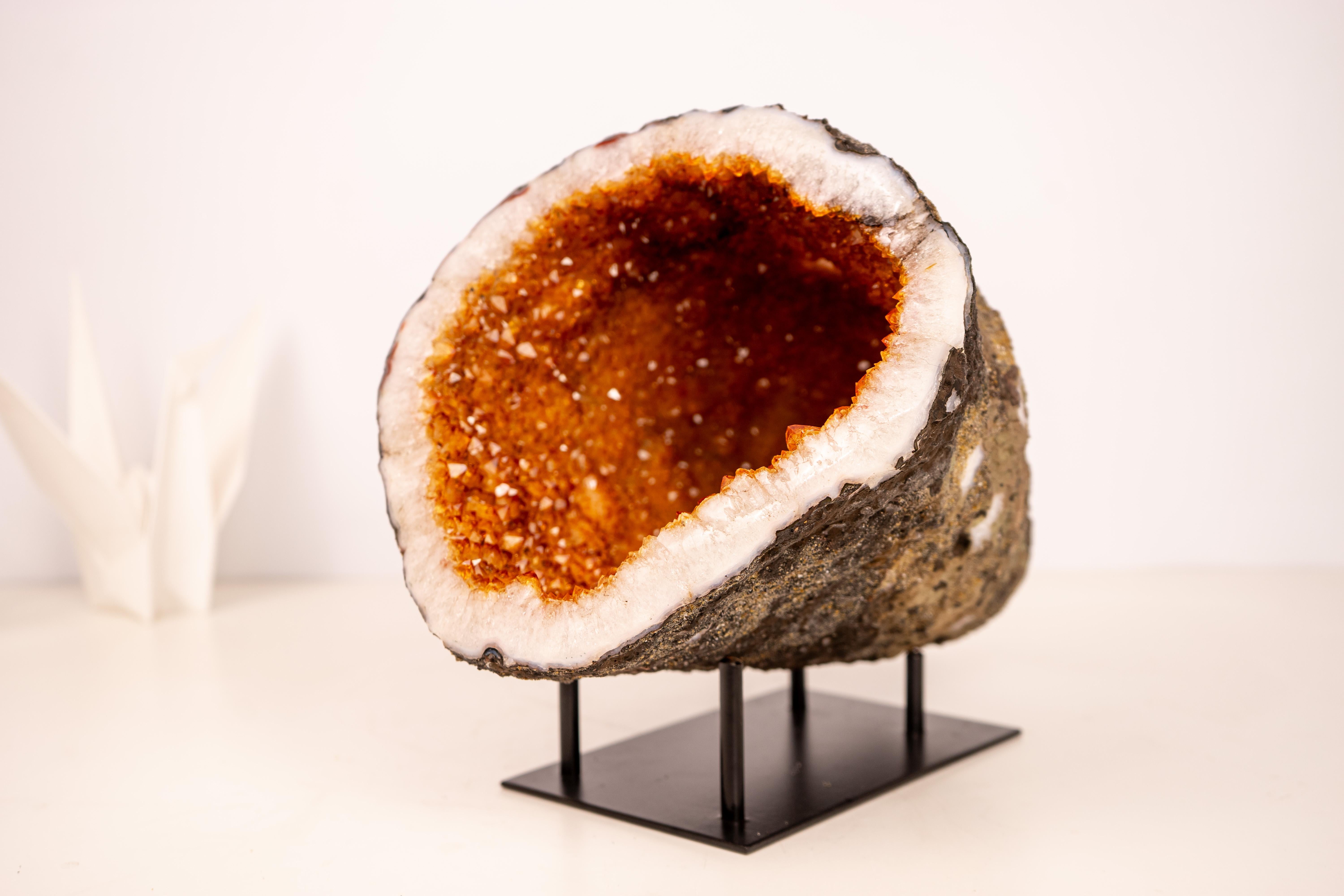 Grotte de géode de citrine entièrement naturelle - Cristaux de druzy orange vif étincelants en vente 3