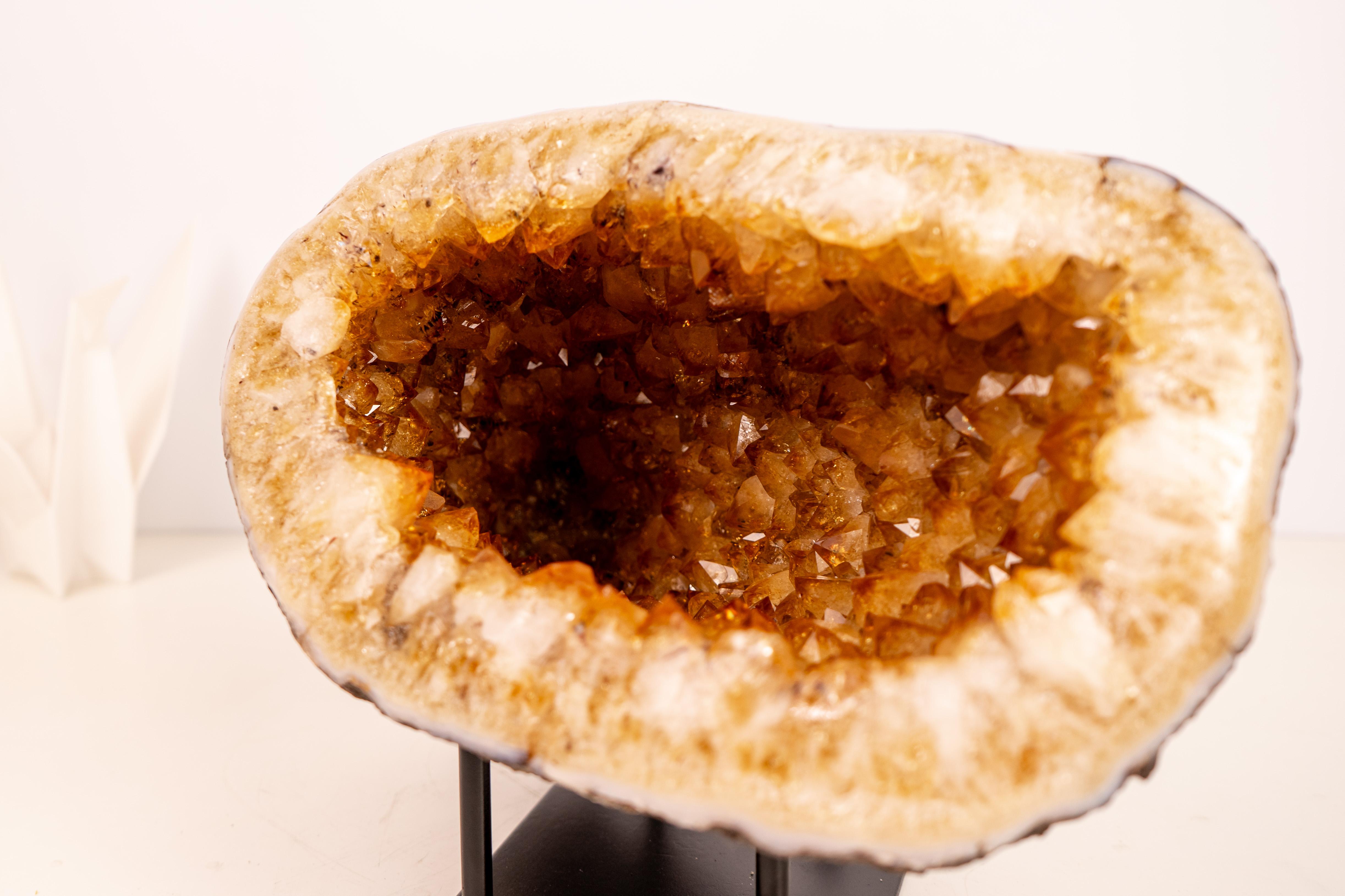 Géode de Citrine Naturelle Grotte avec pointes de Citrine Orange - Géode en forme d'OVNI en vente 9