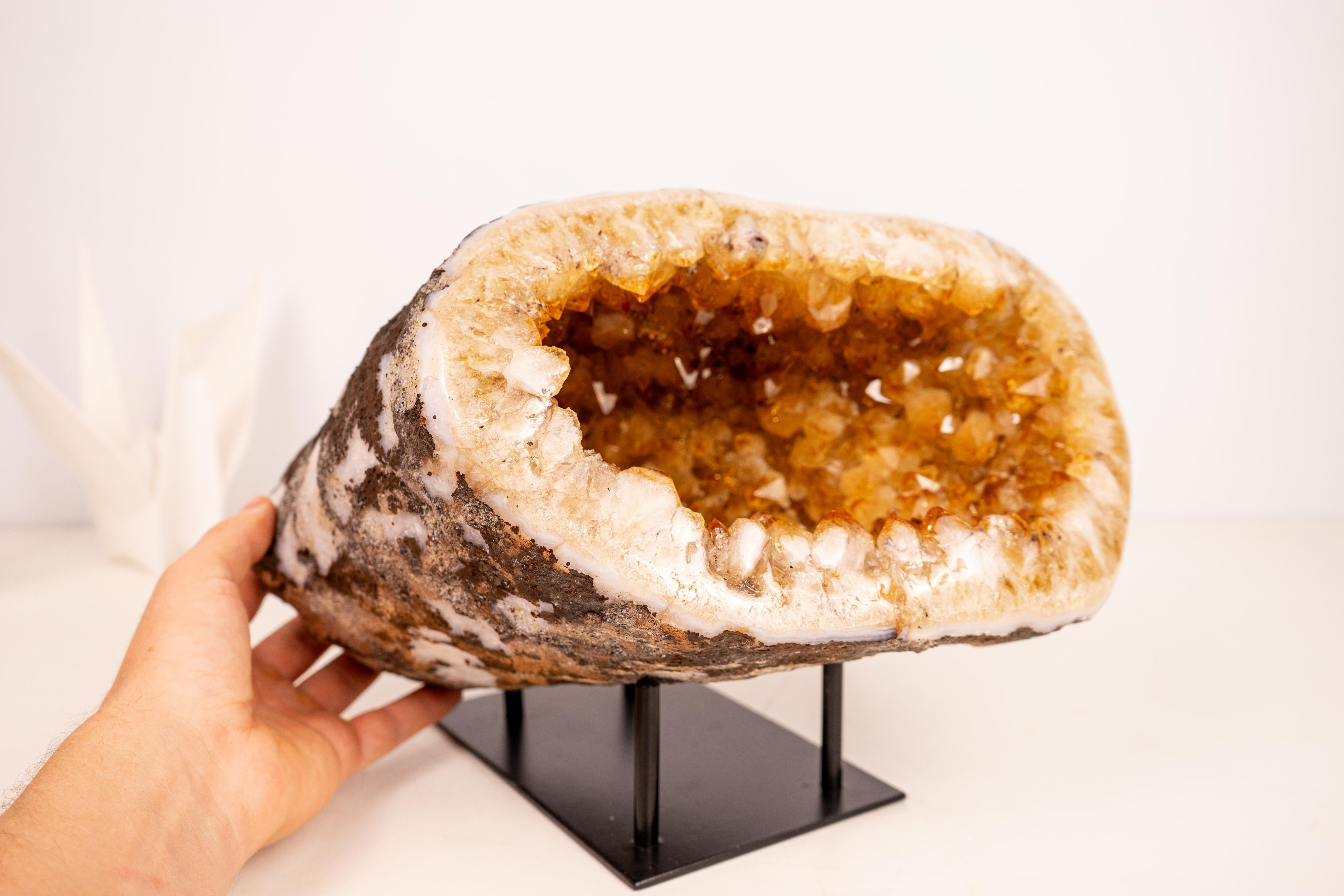 XXIe siècle et contemporain Géode de Citrine Naturelle Grotte avec pointes de Citrine Orange - Géode en forme d'OVNI en vente