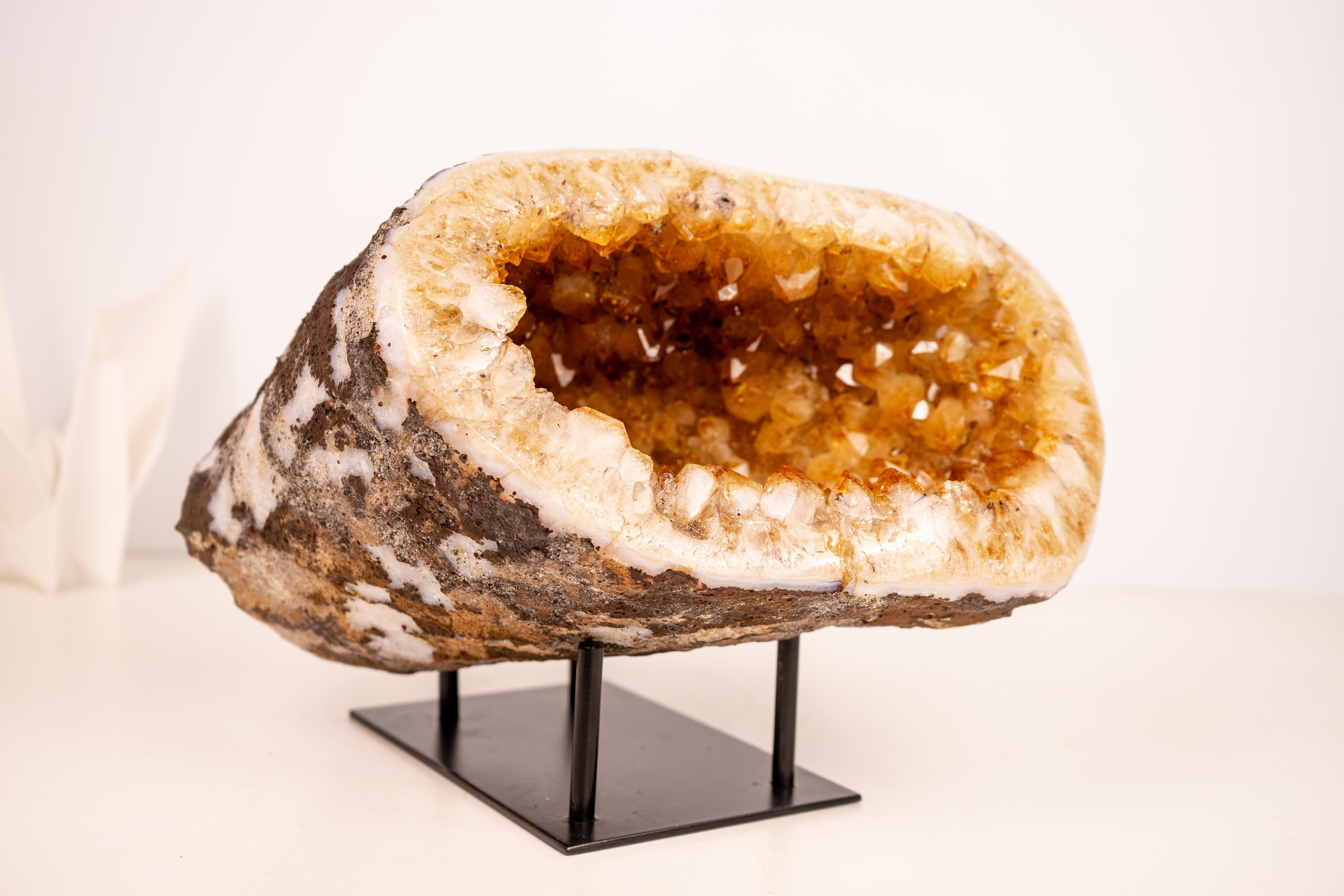 Cristal Géode de Citrine Naturelle Grotte avec pointes de Citrine Orange - Géode en forme d'OVNI en vente