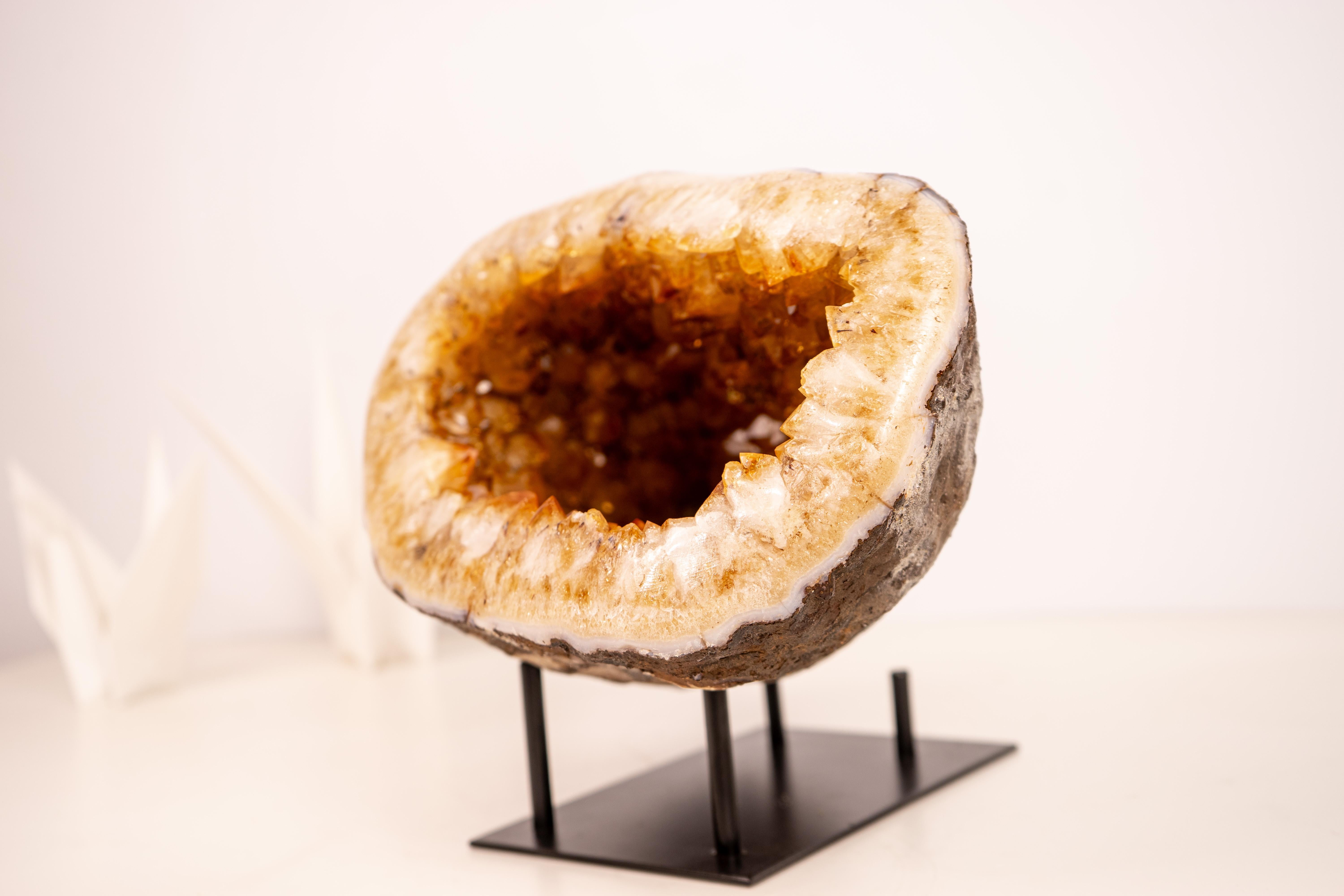 Géode de Citrine Naturelle Grotte avec pointes de Citrine Orange - Géode en forme d'OVNI en vente 3
