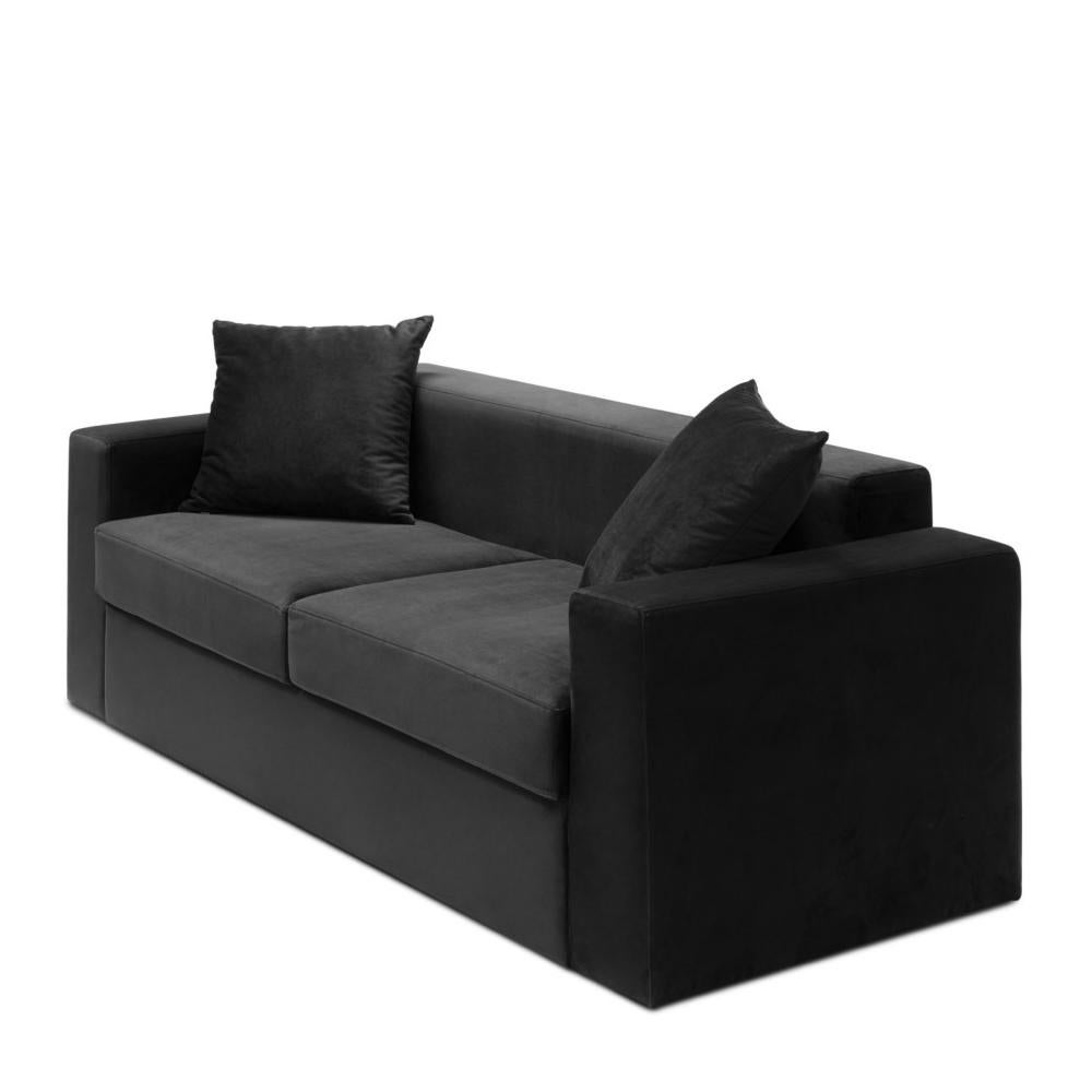 Canapé Small All Night 2 places avec bois
structure. Tapissé et recouvert
avec du velours lisse en finition noire.
Également disponible sur demande en velours léopard.