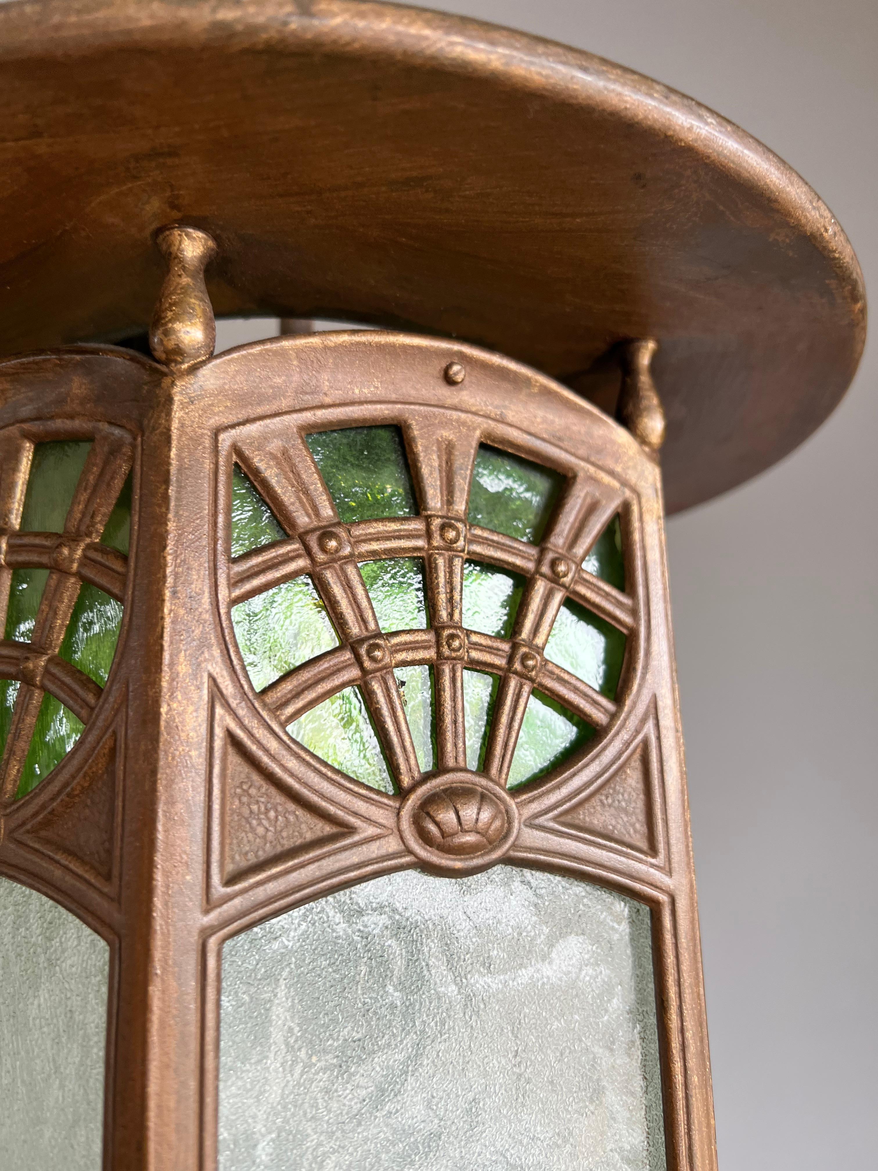 All Original Arts & Crafts Lantern Shape Pendant with Two Colors Cathedral Glass In Good Condition In Lisse, NL