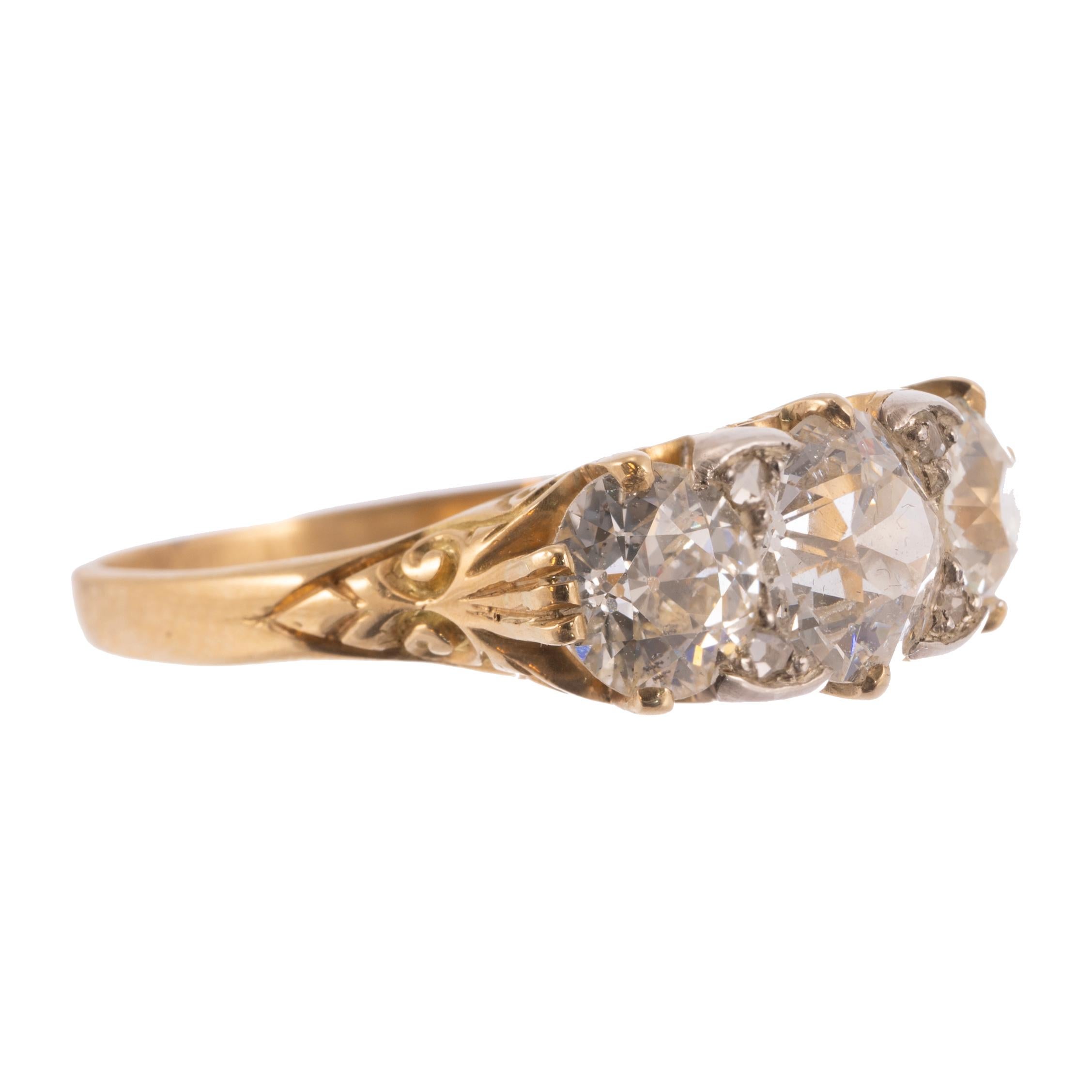 in vendita:  Anello a tre pietre con diamante intagliato tutto originale inglese 3